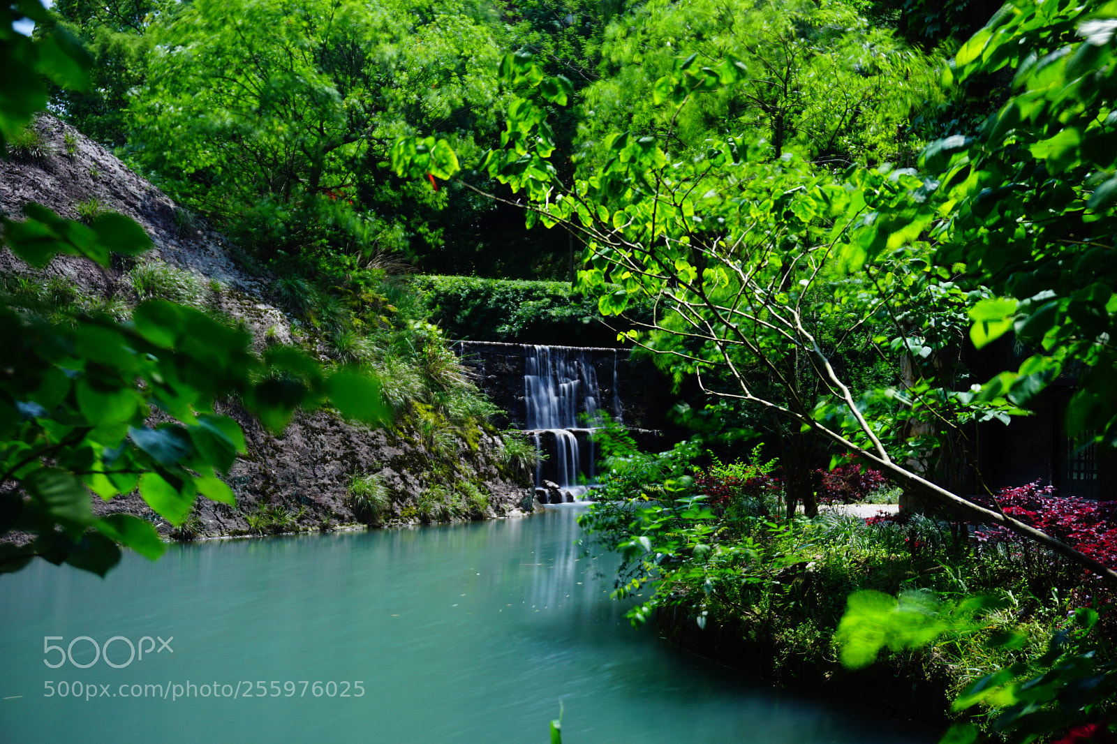 Sony E 16-50mm F3.5-5.6 PZ OSS sample photo. Another tiny waterfall photography