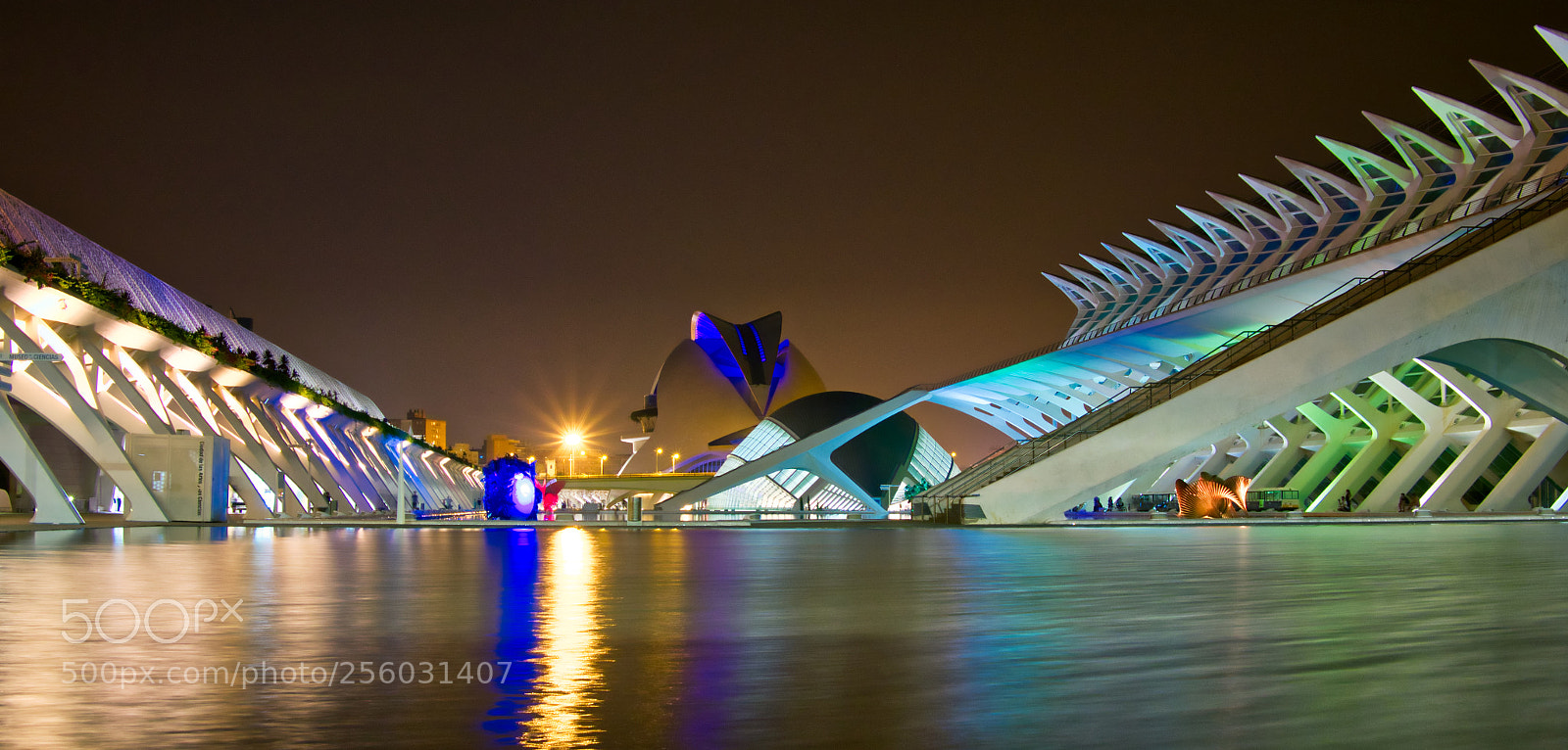 Panasonic Lumix DMC-GX85 (Lumix DMC-GX80 / Lumix DMC-GX7 Mark II) sample photo. Ciudad de las artes photography