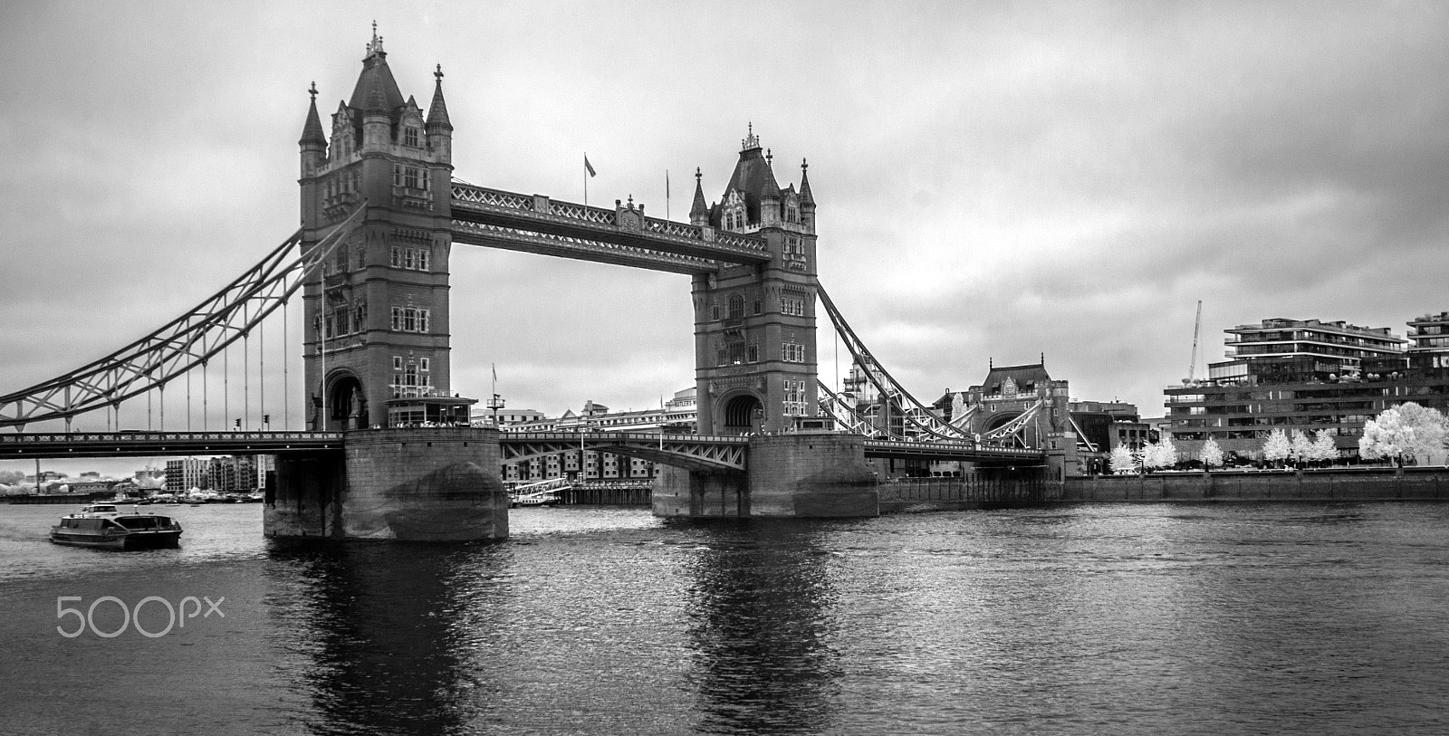 Canon EOS 500D (EOS Rebel T1i / EOS Kiss X3) sample photo. Iconic tower bridge i photography