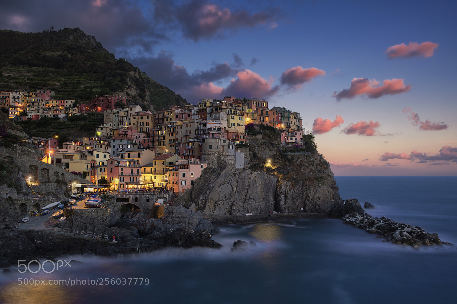 Fujifilm X-T20 sample photo. Village on cliff photography