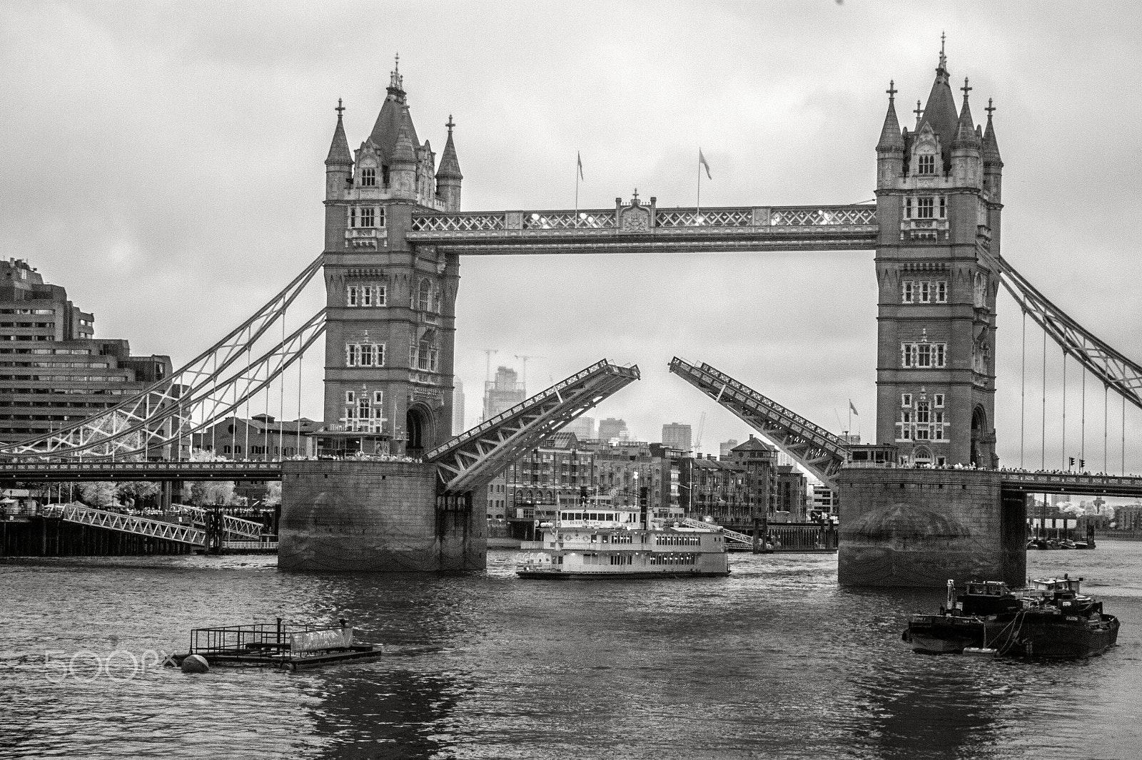 Canon EOS 500D (EOS Rebel T1i / EOS Kiss X3) sample photo. Iconic tower bridge open i photography