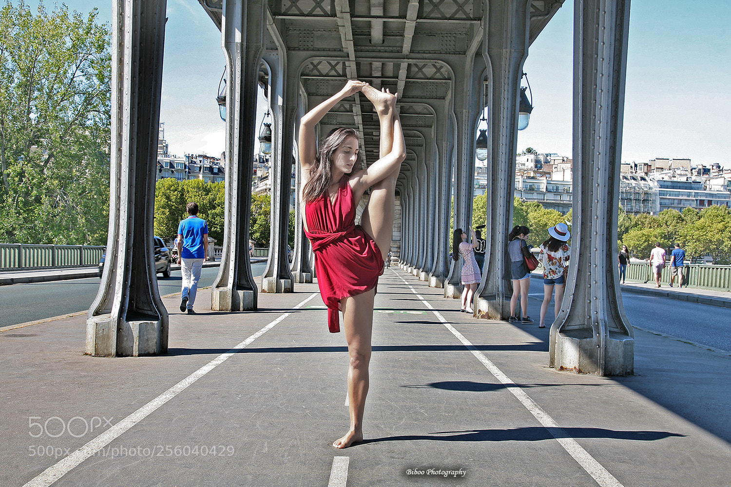 Canon EOS 5D sample photo. Paris street dancer photography