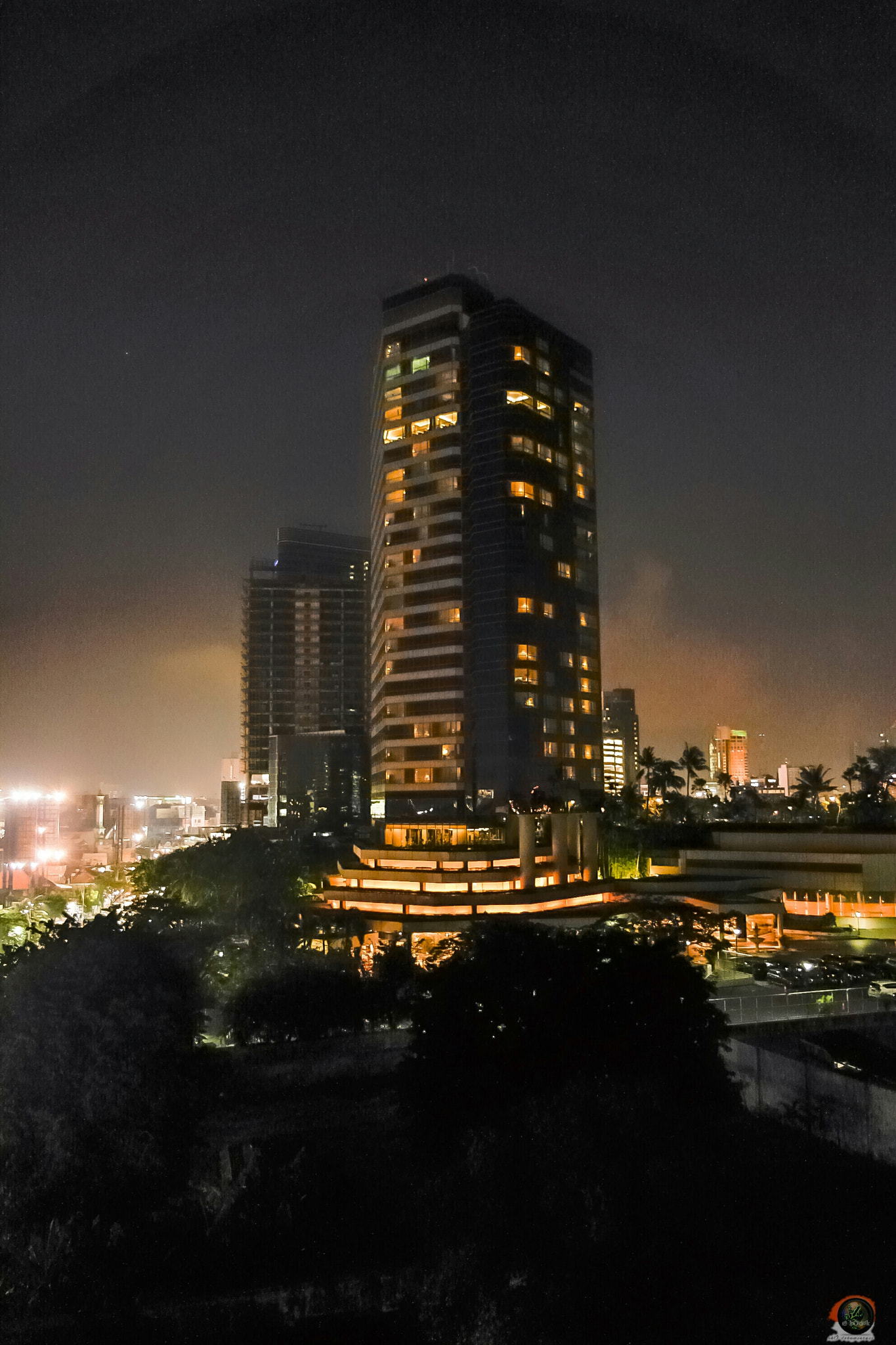 Samsung NX20 sample photo. Pretty at night photography