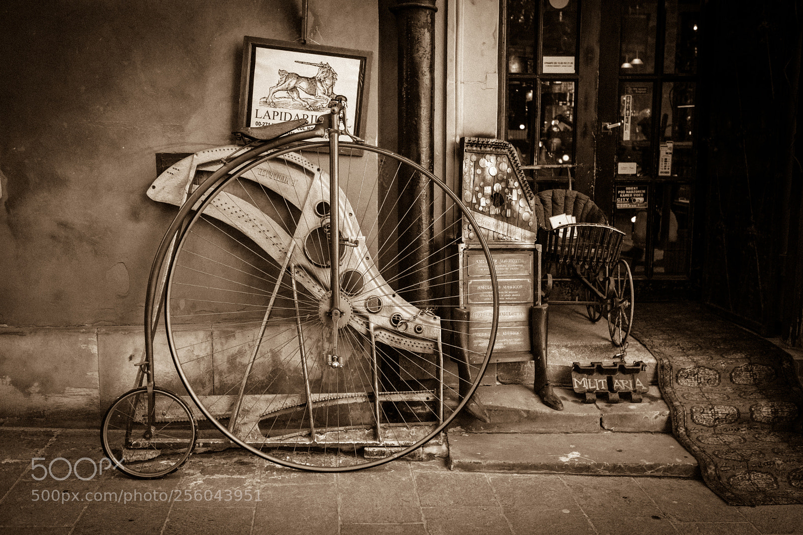 Fujifilm X-T2 sample photo. Antique shop photography