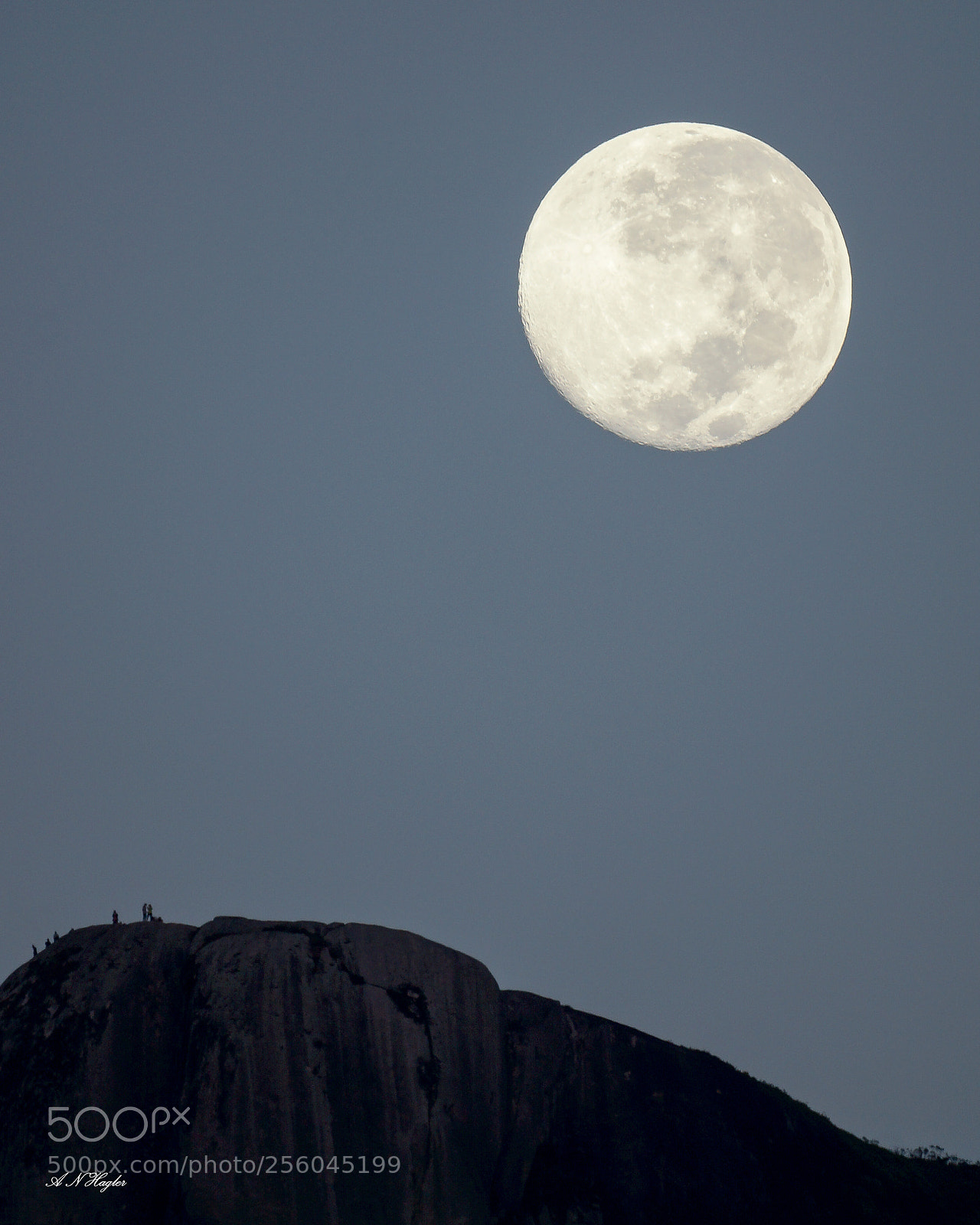 Sony SLT-A77 sample photo. Full moon over pedra photography
