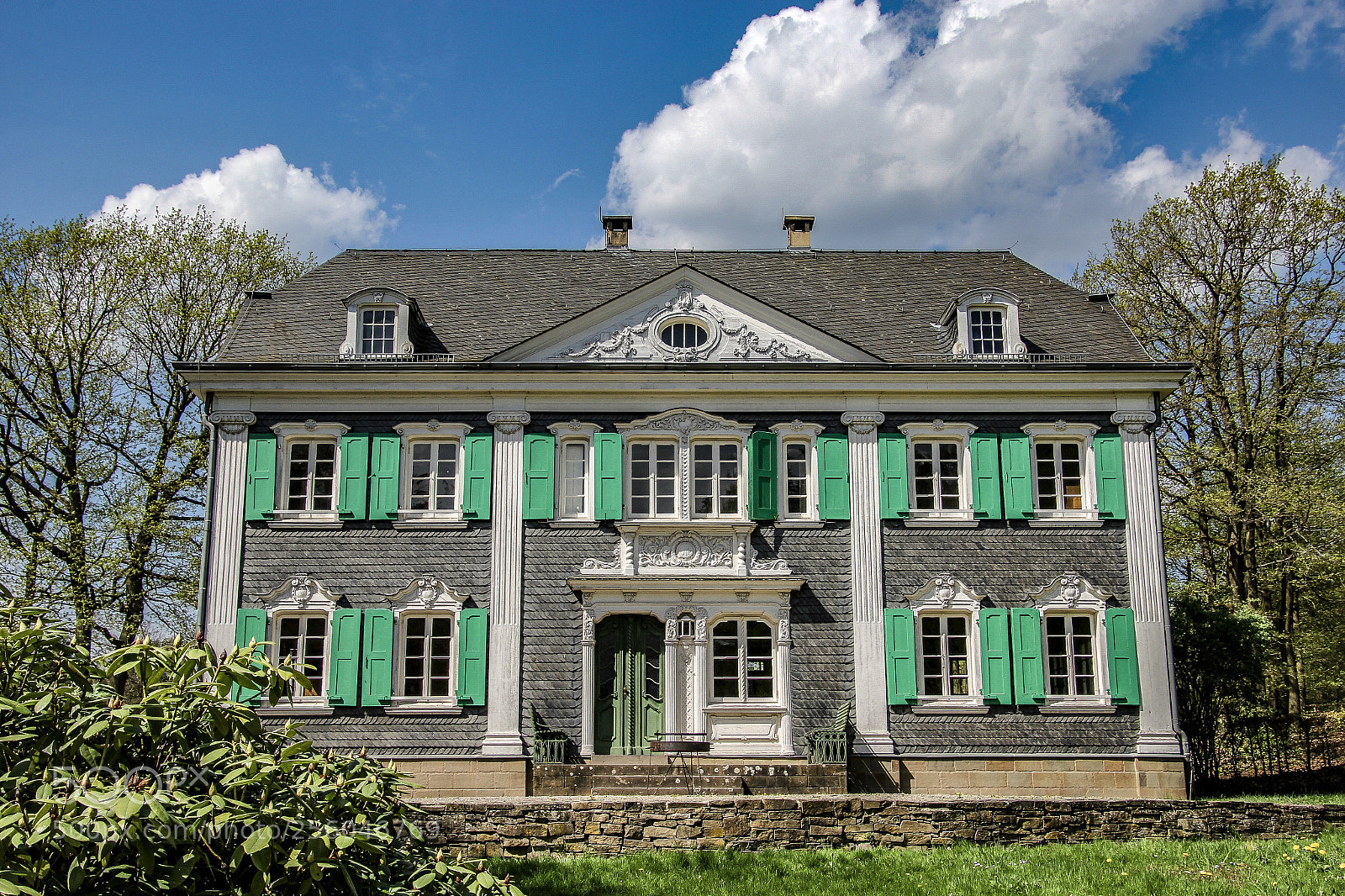 Canon EOS 1200D (EOS Rebel T5 / EOS Kiss X70 / EOS Hi) sample photo. Old mansion photography