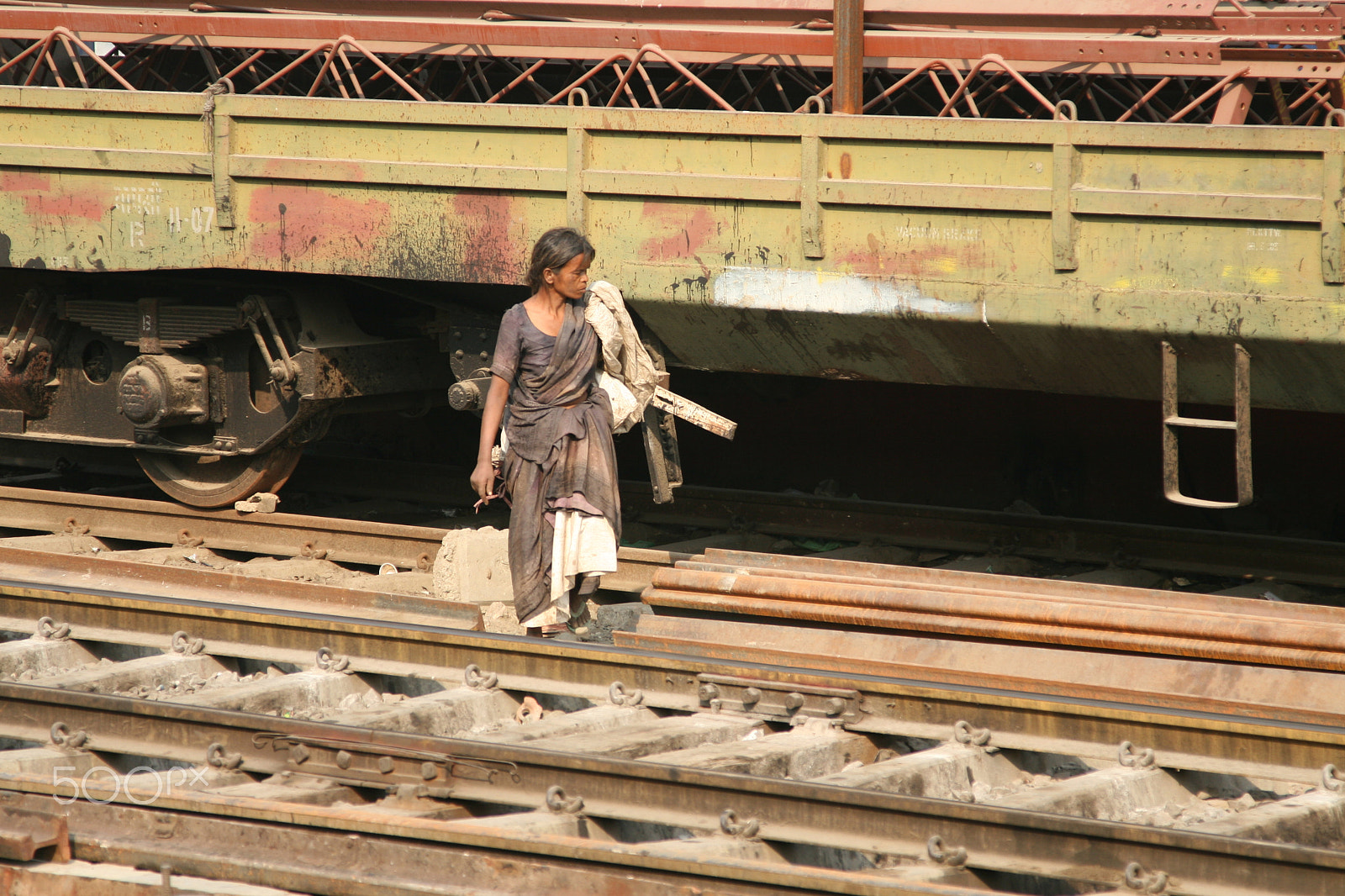 Canon EF 24-105mm F4L IS USM sample photo. New delhi railwaystation photography