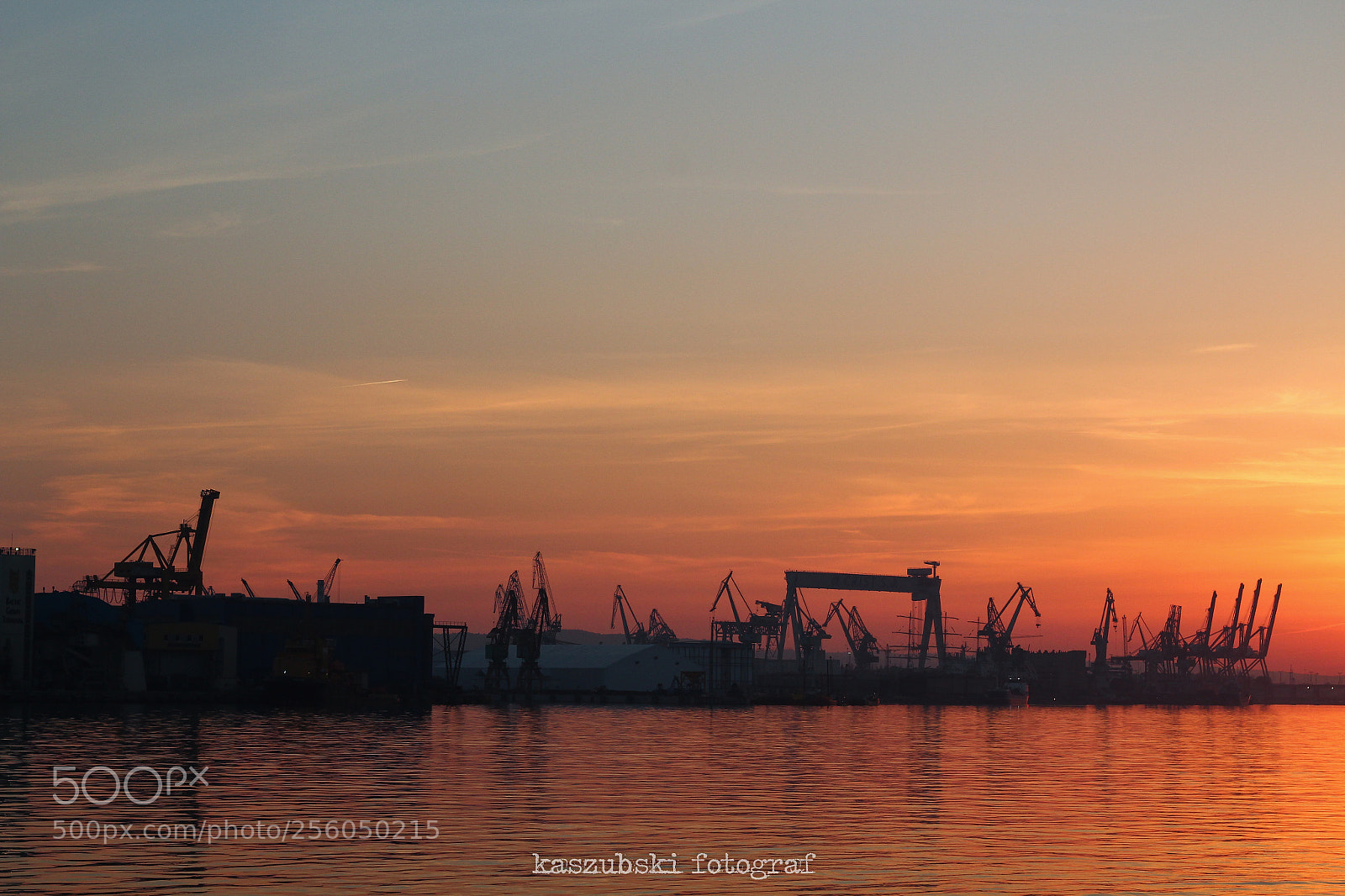 Canon EOS 1200D (EOS Rebel T5 / EOS Kiss X70 / EOS Hi) sample photo. Sunset in the harbor photography
