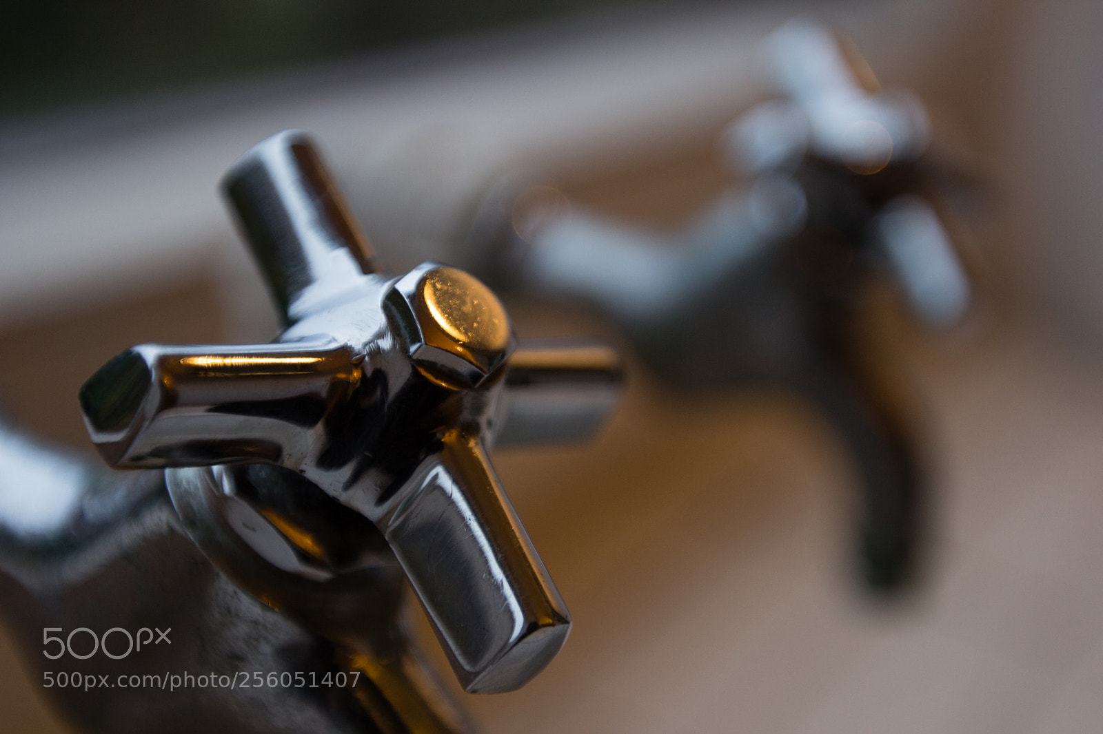 Canon EOS 600D (Rebel EOS T3i / EOS Kiss X5) sample photo. Robinets photography