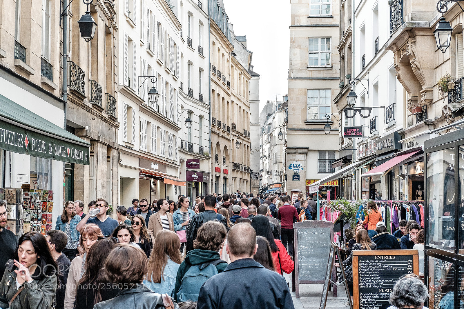 Fujifilm X-T2 sample photo. Crowds on street photography