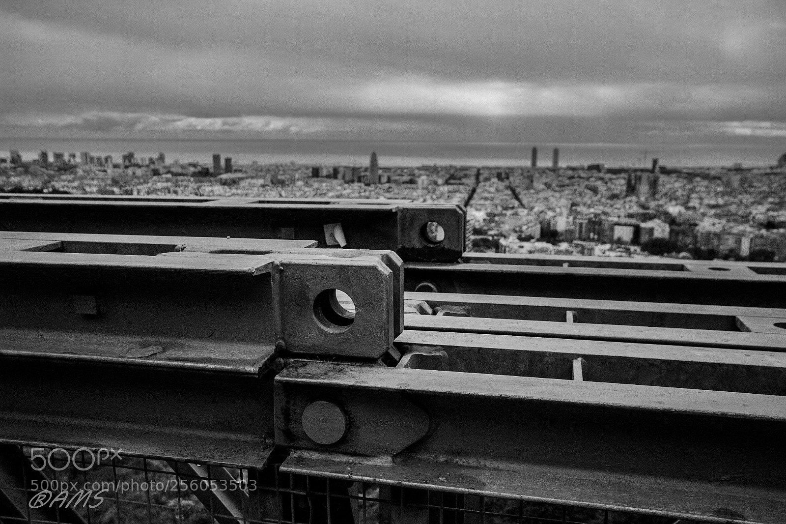 Canon EOS 100D (EOS Rebel SL1 / EOS Kiss X7) sample photo. The city in black photography