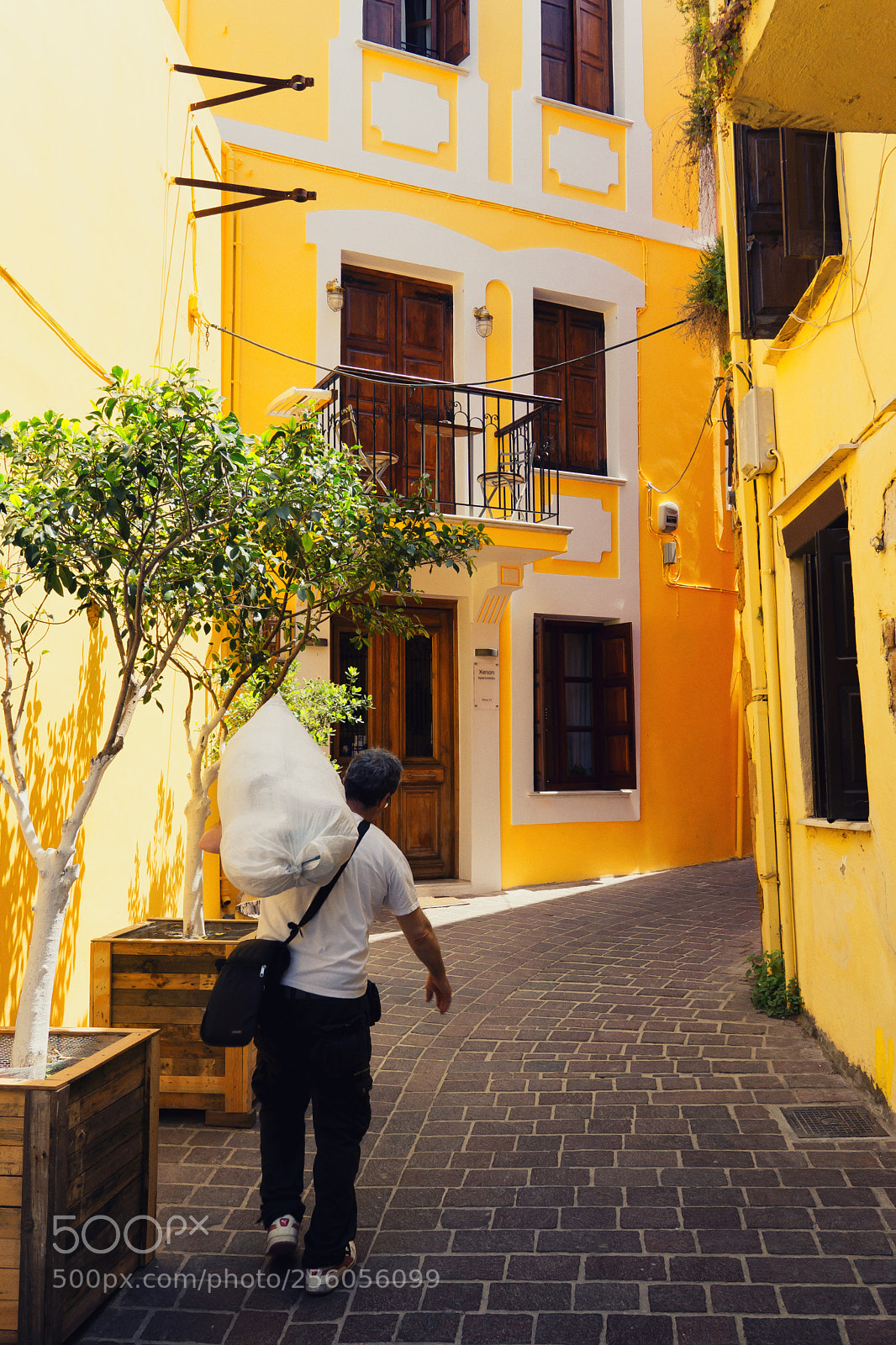 Sony a6000 sample photo. Yellow house. photography