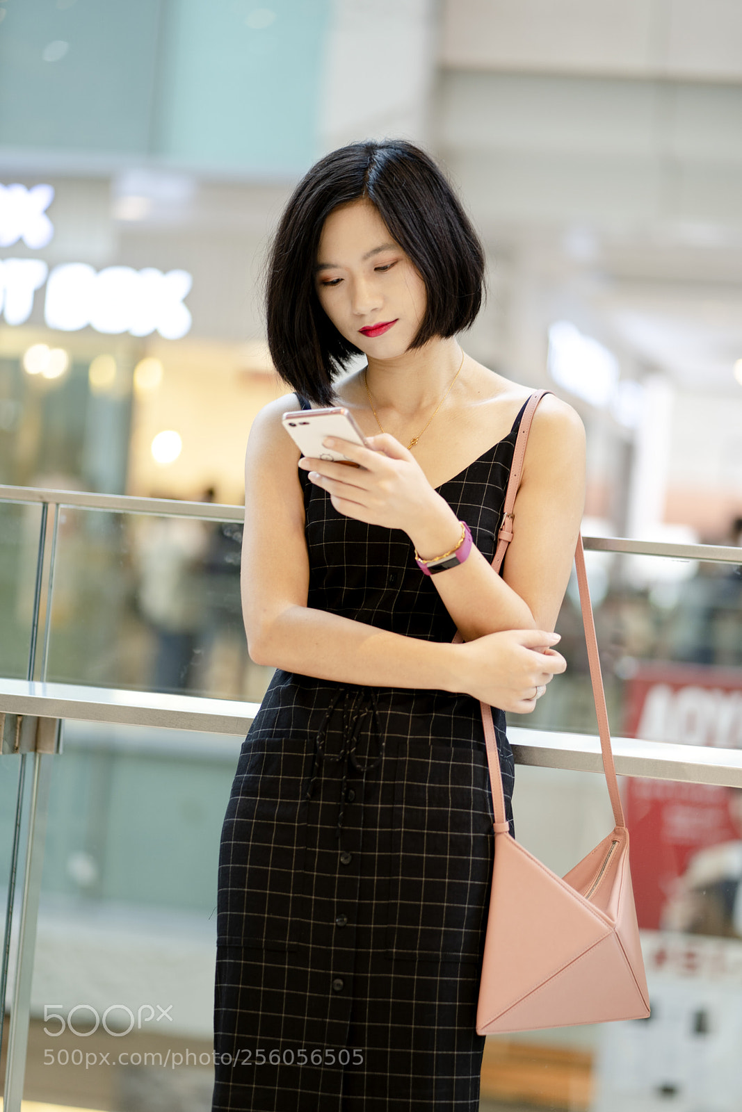 Sony a7 III sample photo. Holiday shopping photography