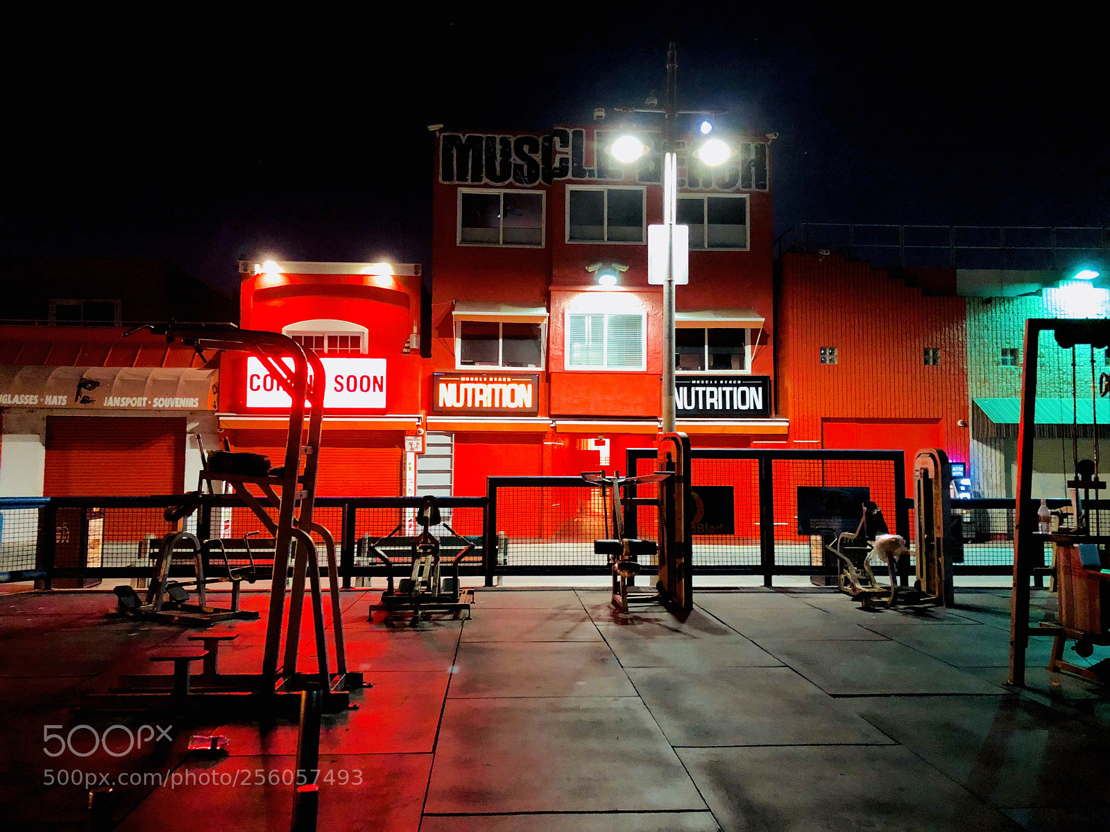 Apple iPhone 8 Plus sample photo. Muscle house photography
