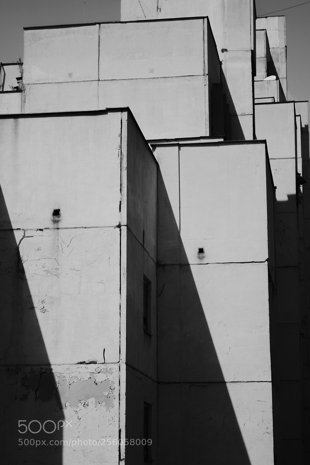 Canon EOS 600D (Rebel EOS T3i / EOS Kiss X5) sample photo. Squares and shadows photography