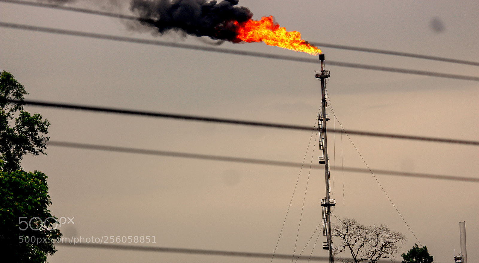 Canon EOS 700D (EOS Rebel T5i / EOS Kiss X7i) sample photo. Gas lift photography