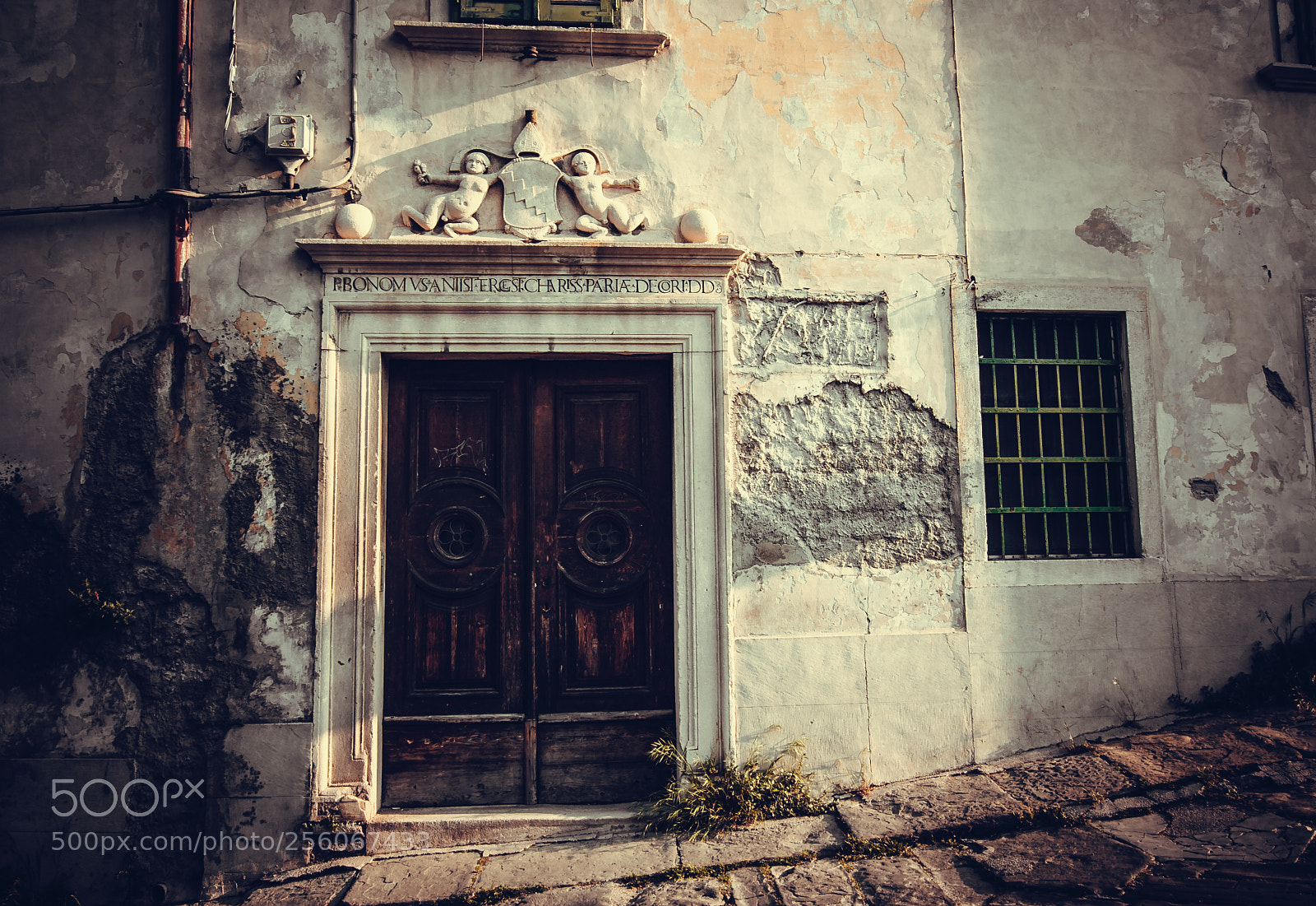 Canon EOS 40D sample photo. A door in trieste photography