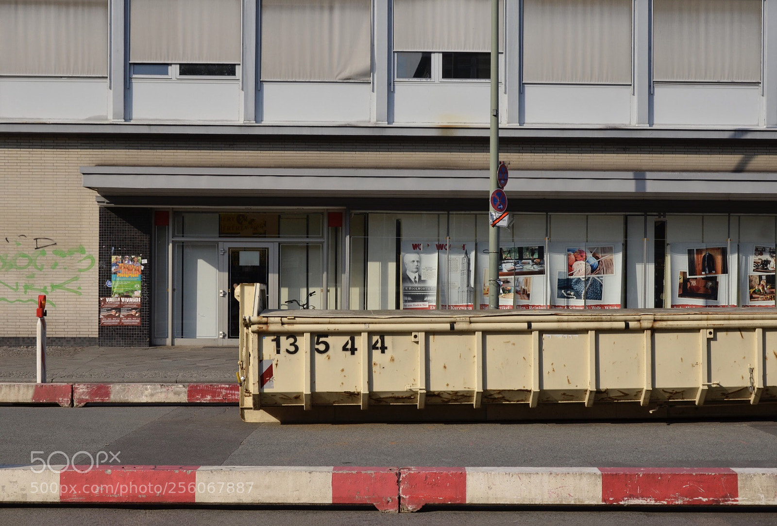 Nikon D7000 sample photo. Dumpster photography