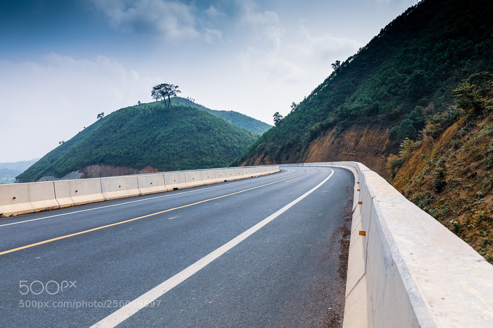 Canon EOS 5D Mark IV sample photo. On the road photography