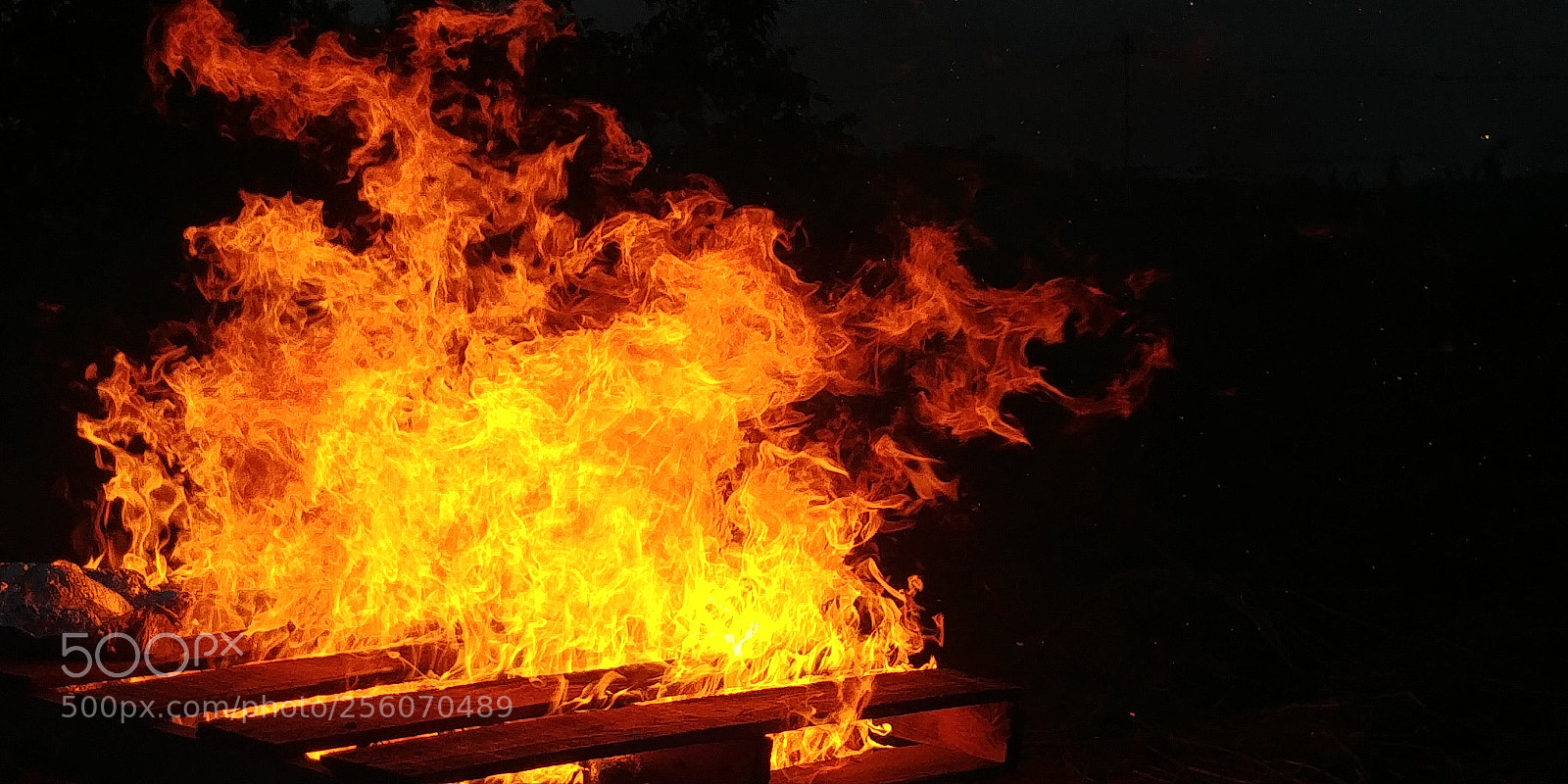 LG G6 sample photo. Fire photography