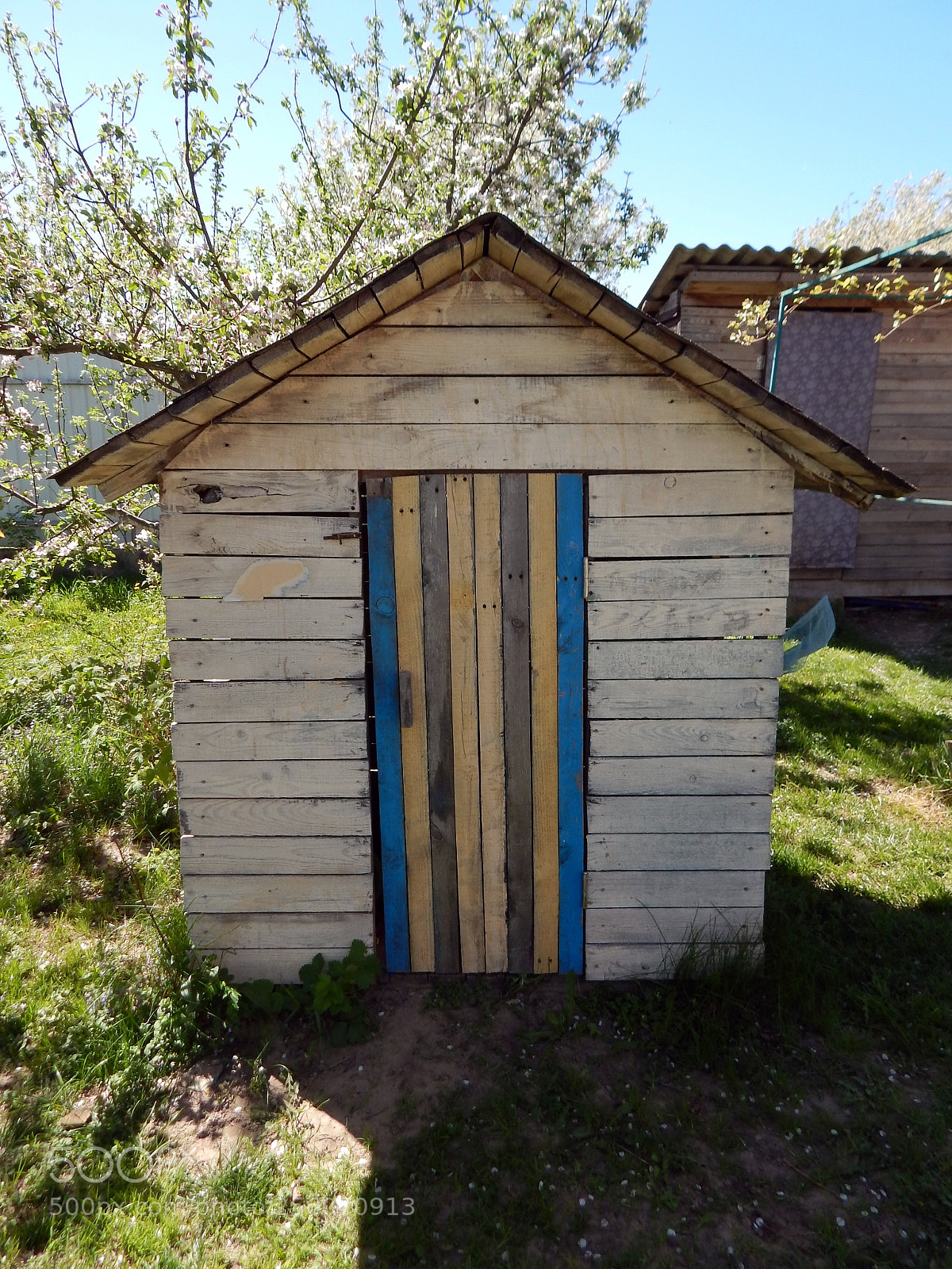 Nikon Coolpix L820 sample photo. Small wooden house photography