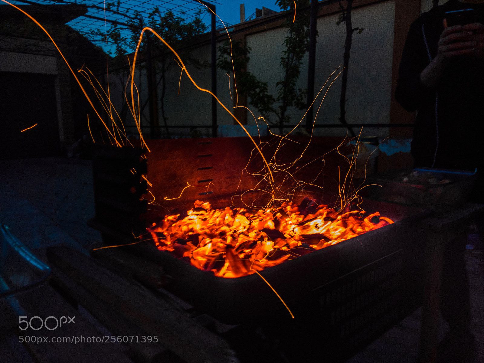 Samsung Galaxy S7 sample photo. Sparking fire photography