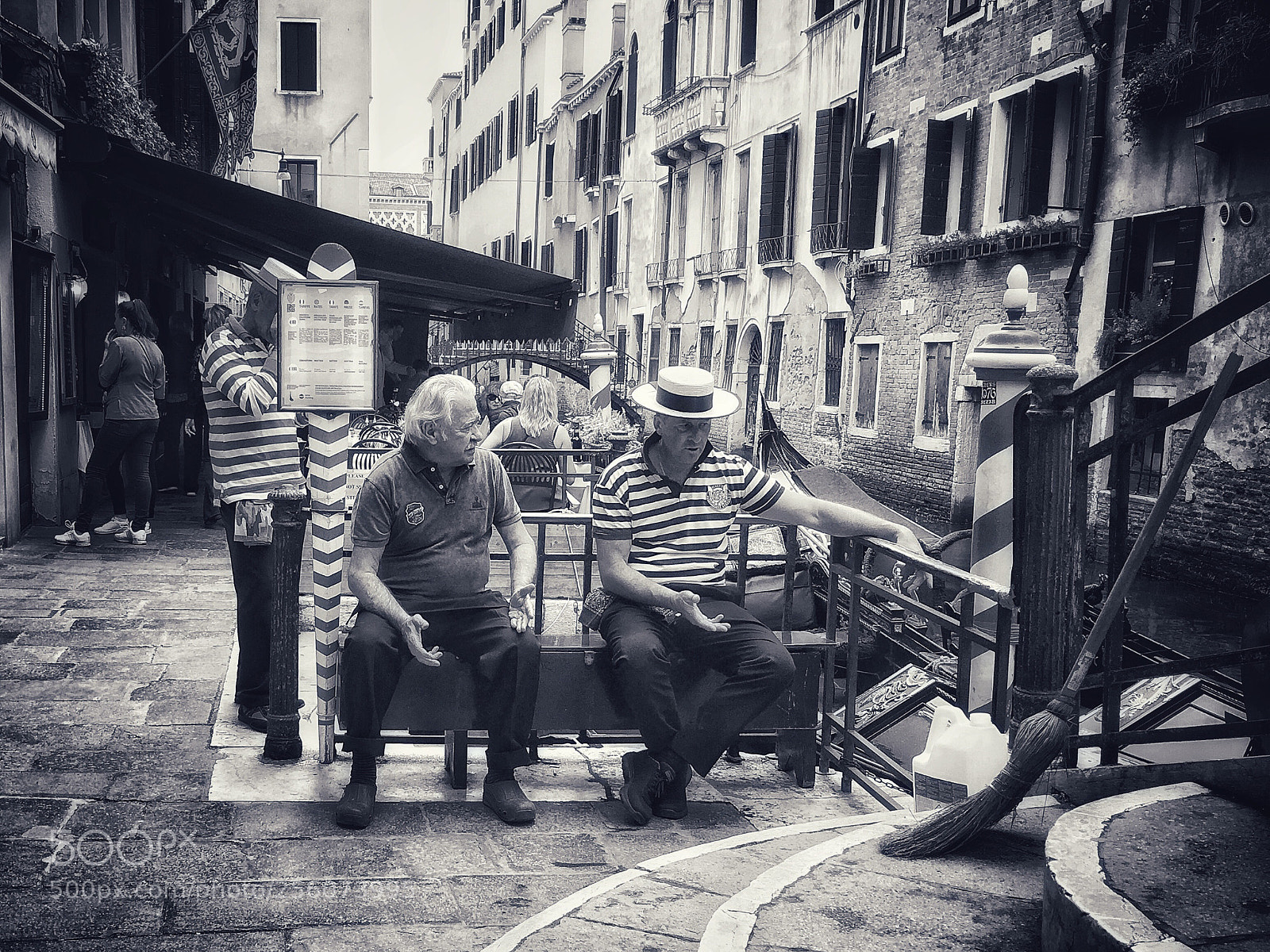 Apple iPhone 6s Plus sample photo. Gondola station photography
