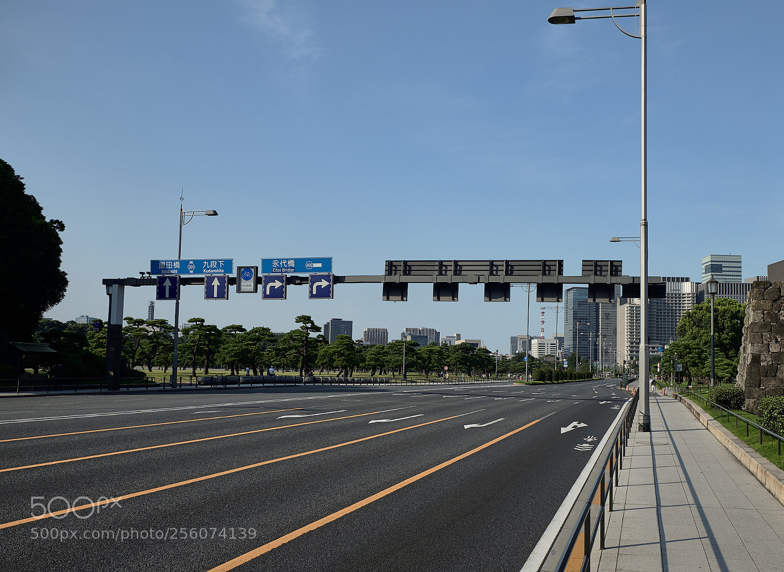 Fujifilm X-T20 sample photo. "desert road" tokyo photography