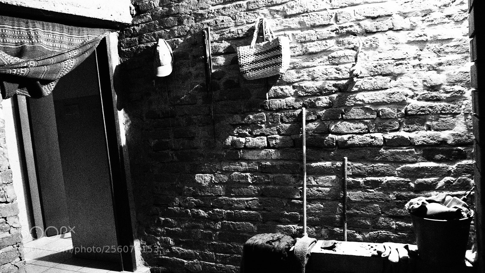 Olympus OM-D E-M10 II sample photo. Door to the farmhouse photography