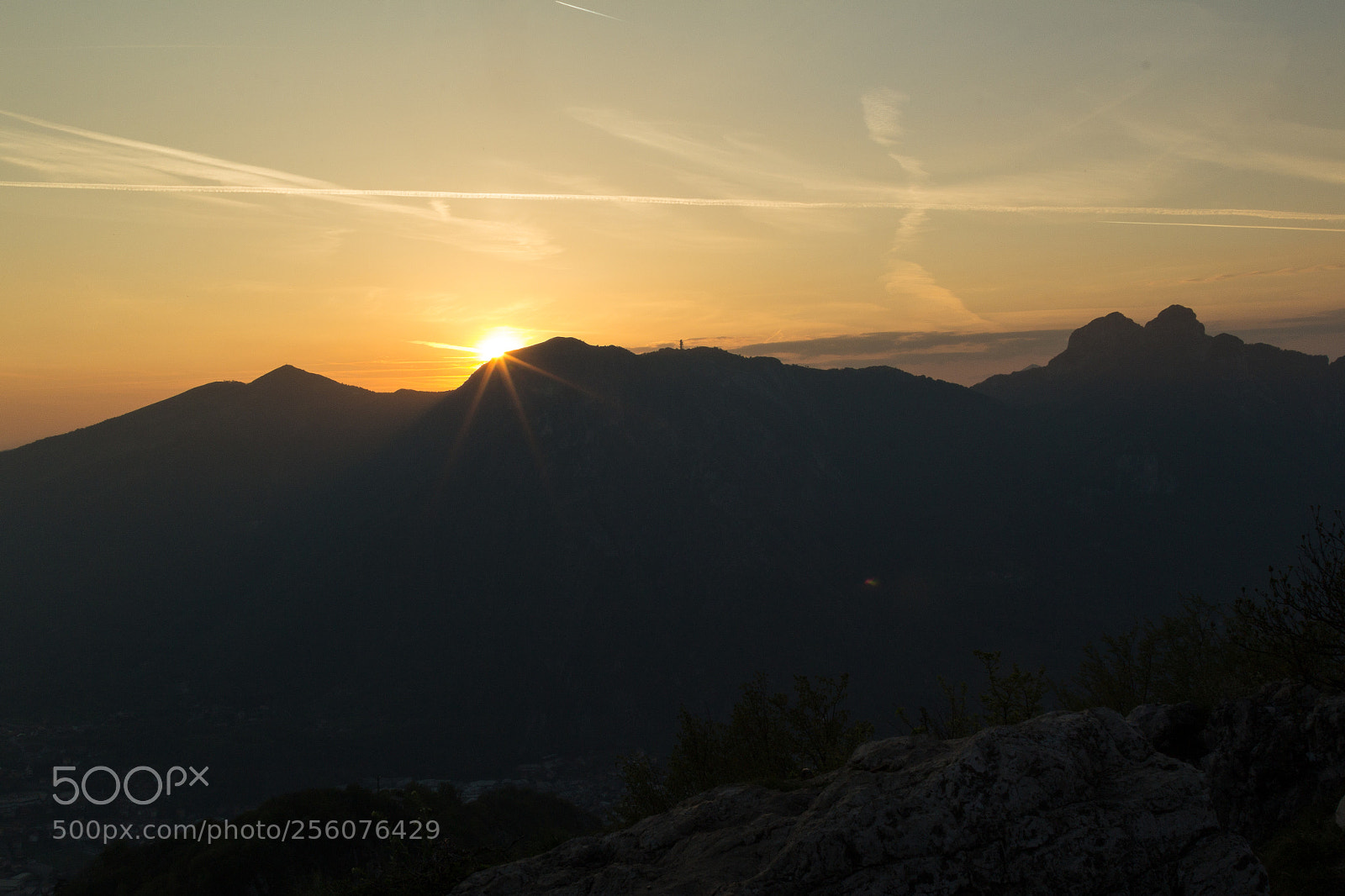 Canon EOS 1200D (EOS Rebel T5 / EOS Kiss X70 / EOS Hi) sample photo. Tramonto sul monte rai photography