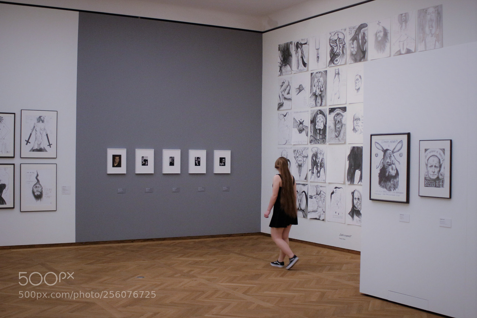 Canon EOS 100D (EOS Rebel SL1 / EOS Kiss X7) sample photo. People in museum - 20 photography