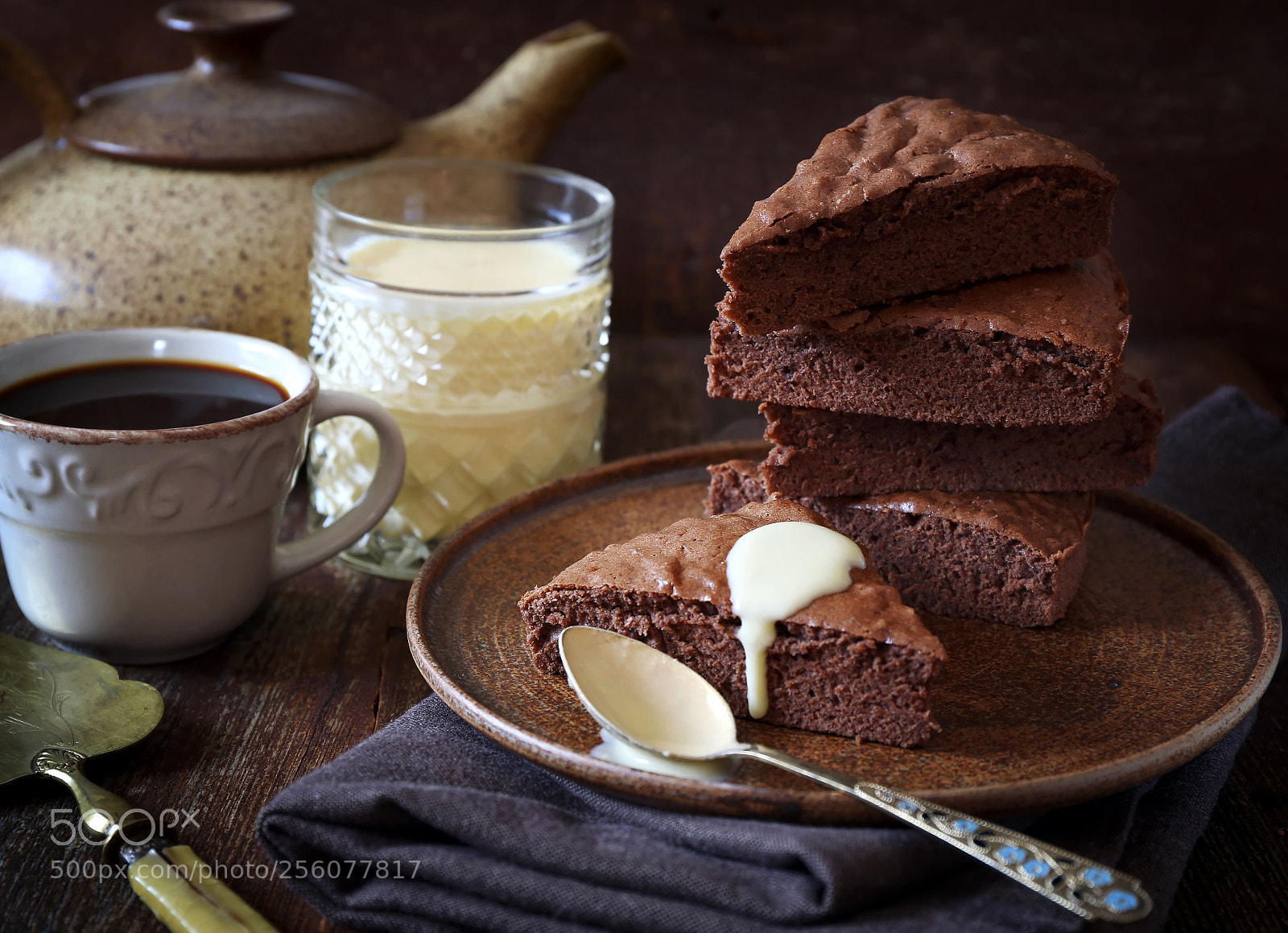 Canon EOS 6D sample photo. Chocolate cake. genoise with photography