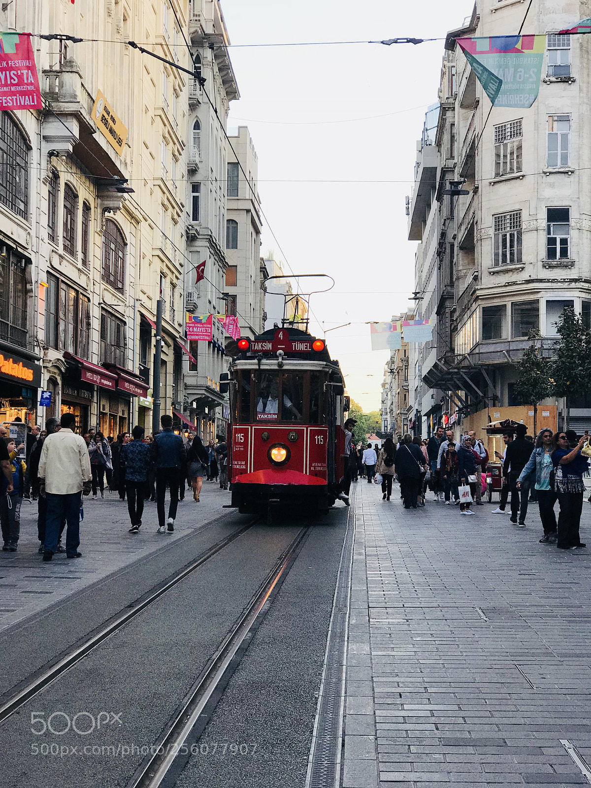 Apple iPhone 7 Plus sample photo. Red of city photography