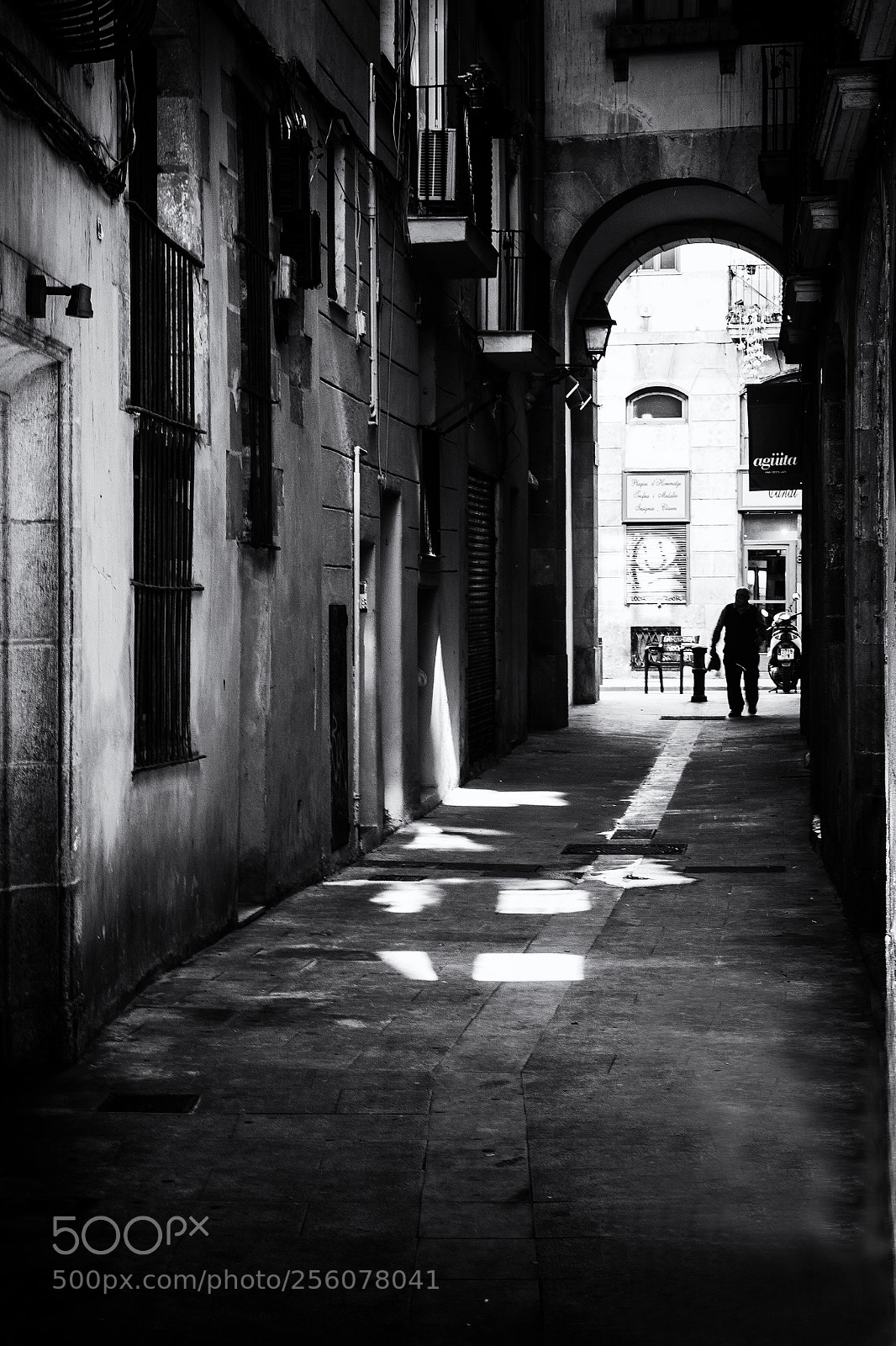Canon EOS 50D sample photo. Streets of barcelona v photography