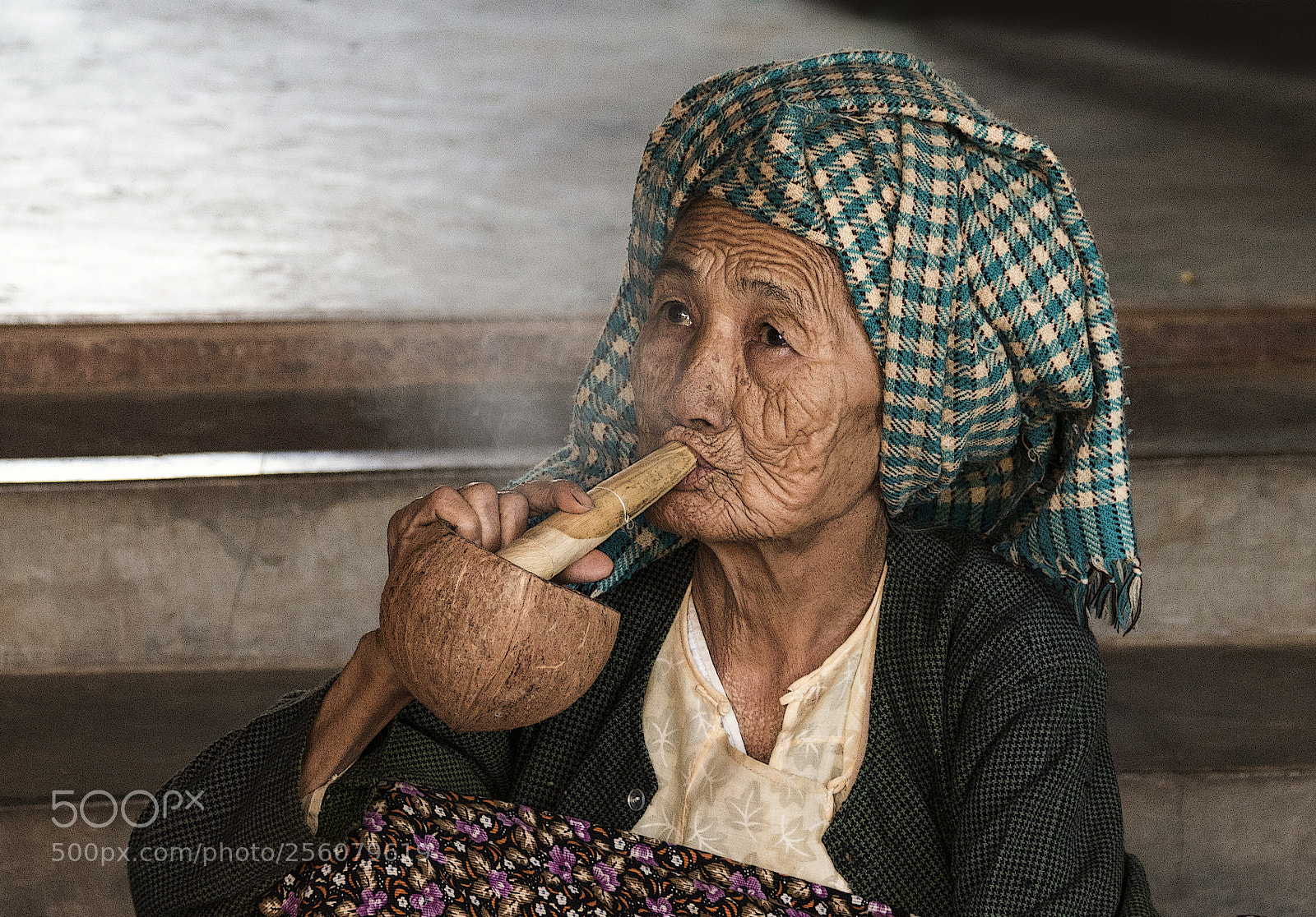 Canon EOS 70D sample photo. Smoker photography