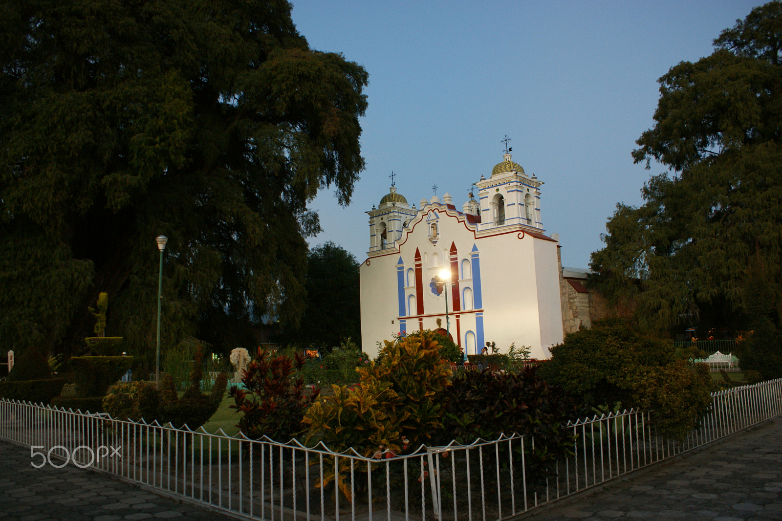 Sony DT 18-70mm F3.5-5.6 sample photo. El tule e iglesia photography