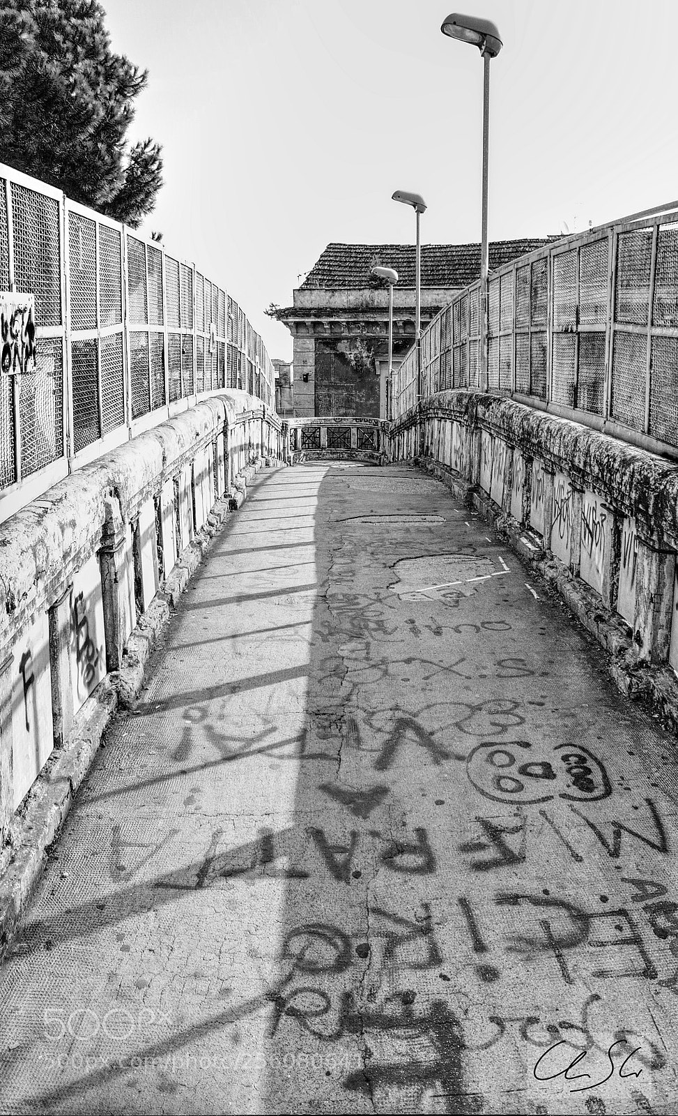 Canon EOS 500D (EOS Rebel T1i / EOS Kiss X3) sample photo. Graffiti walk photography
