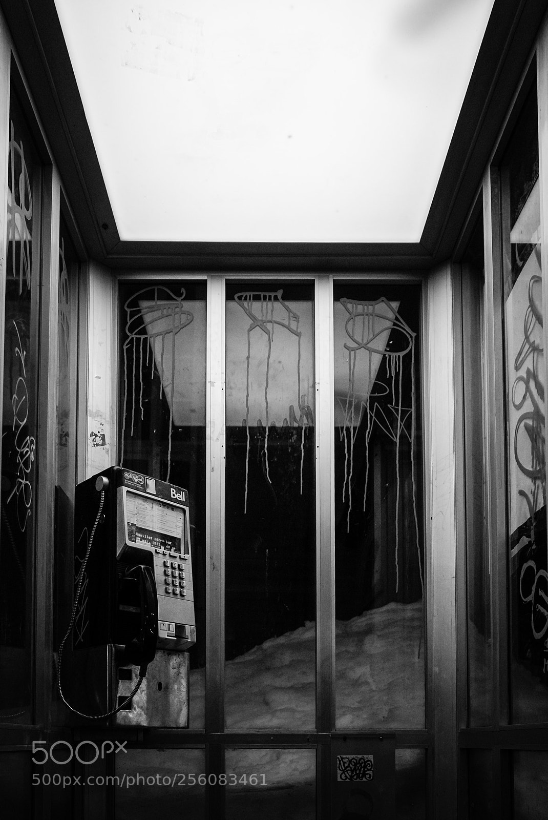 Panasonic Lumix DMC-LX100 sample photo. Phone booth photography