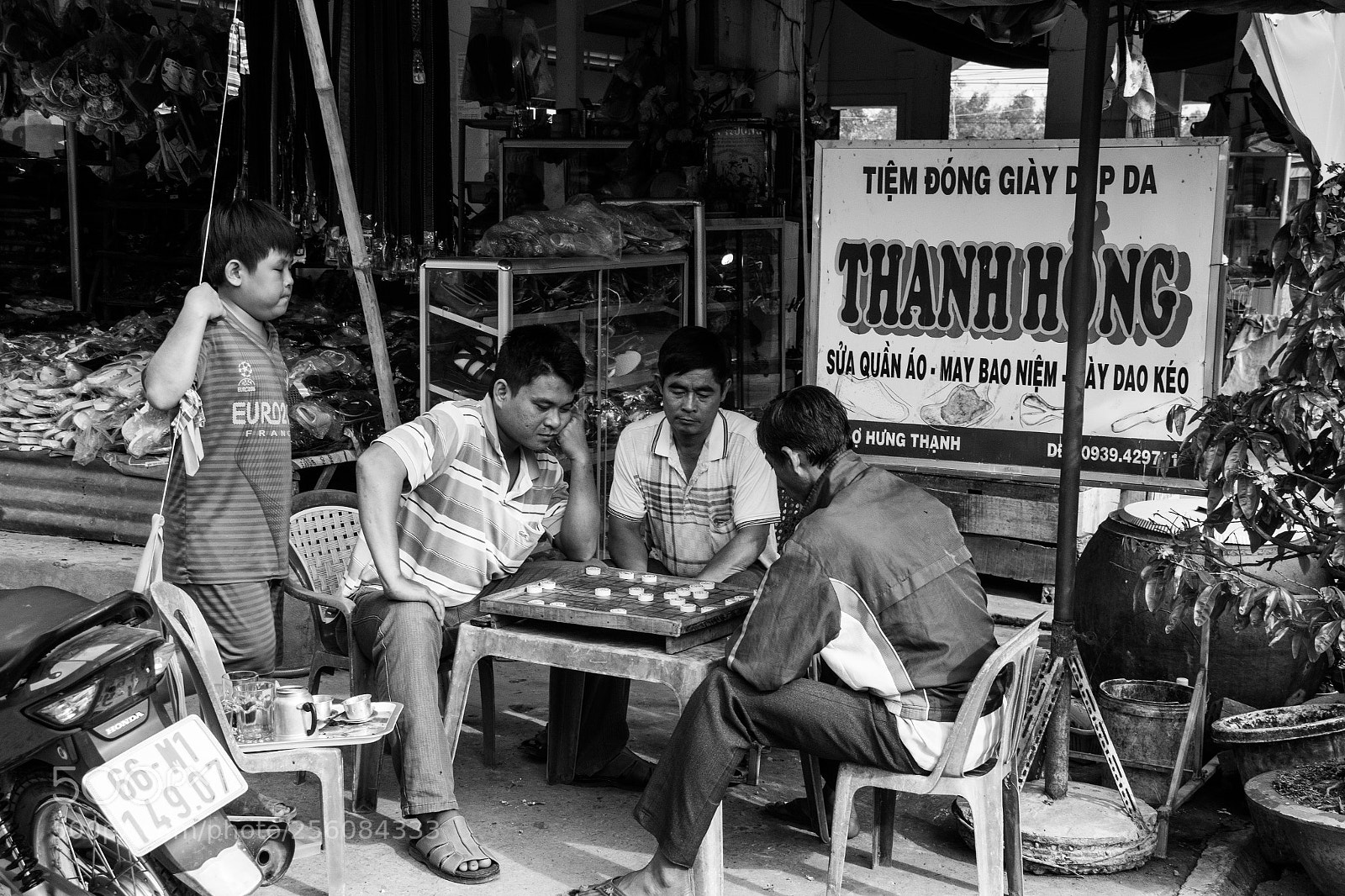 Canon EOS 70D sample photo. Playing at the market photography