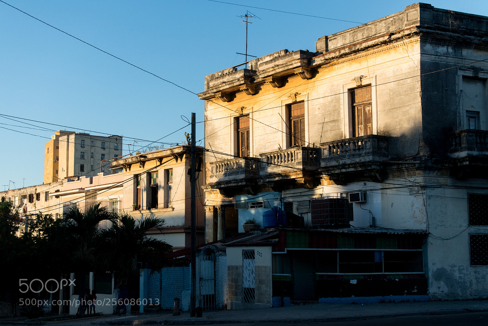 Nikon 1 J5 sample photo. Old building with the photography