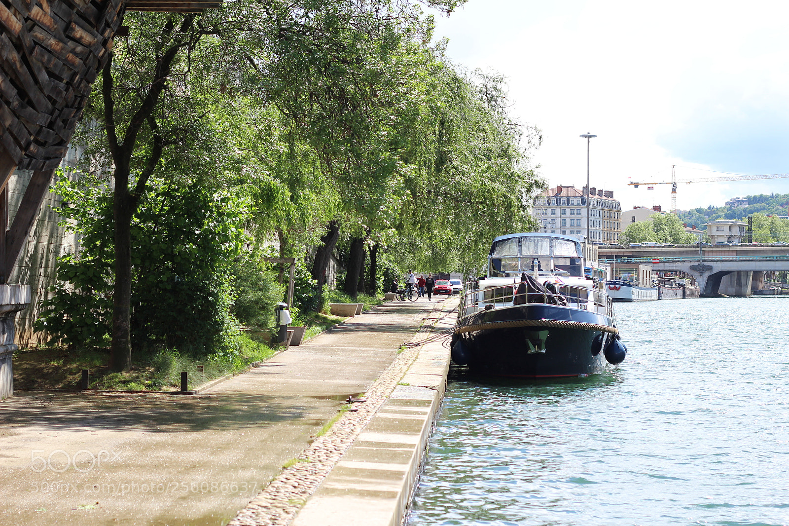 Canon EOS 600D (Rebel EOS T3i / EOS Kiss X5) + Canon EF 50mm F1.8 II sample photo. Boat on soane river photography