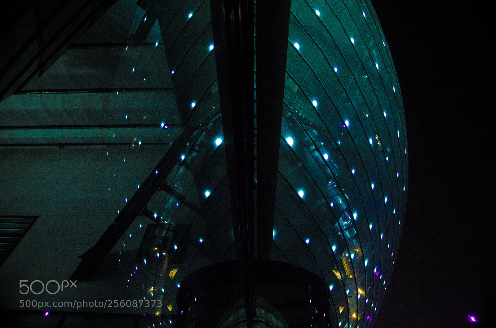 Canon EOS 700D (EOS Rebel T5i / EOS Kiss X7i) sample photo. Lights of klimahaus photography