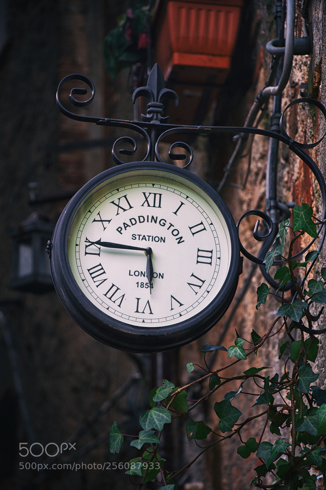 Canon EOS 1200D (EOS Rebel T5 / EOS Kiss X70 / EOS Hi) sample photo. The clock photography