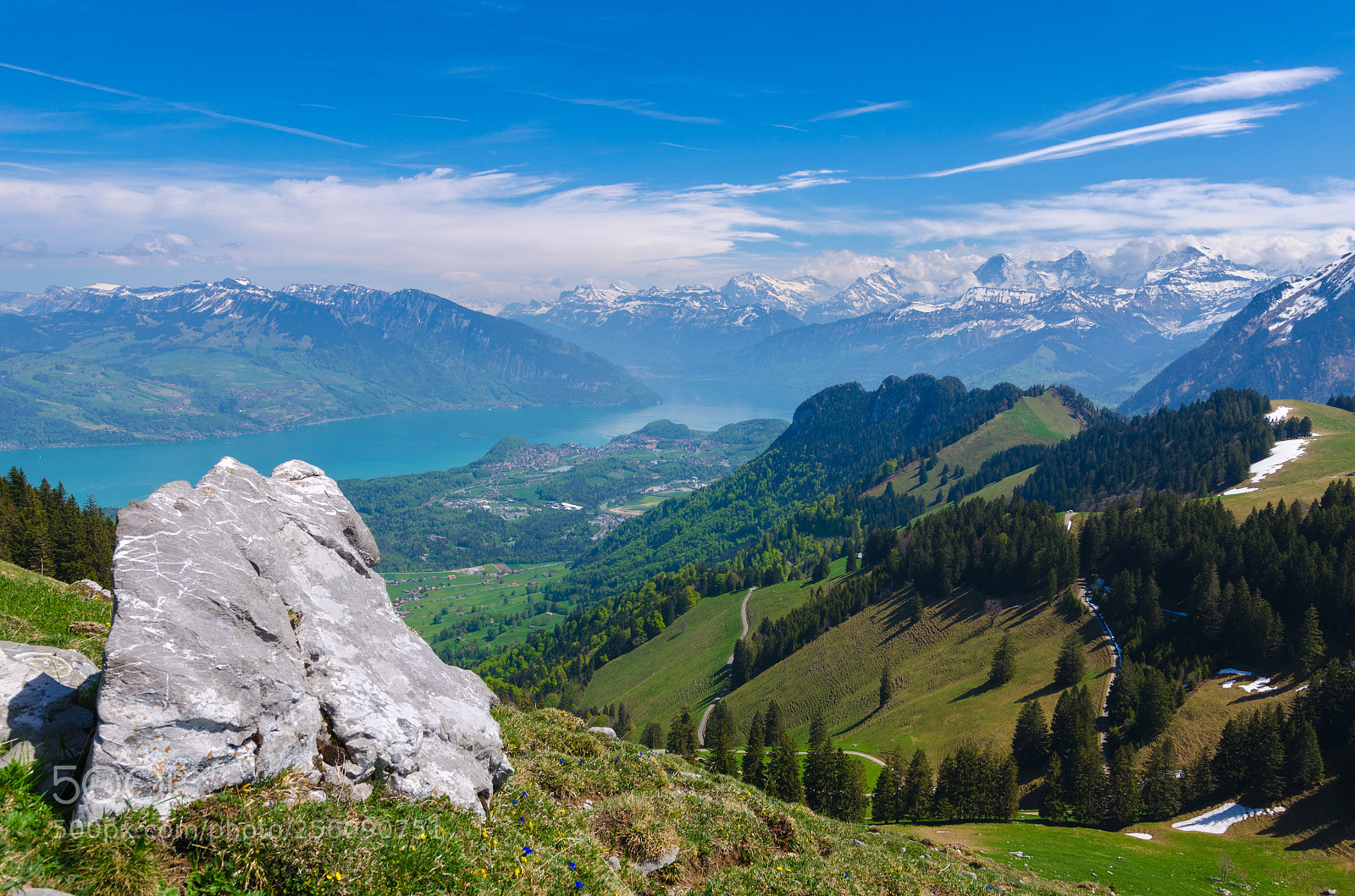 Nikon D5100 sample photo. Lake of thun behind photography