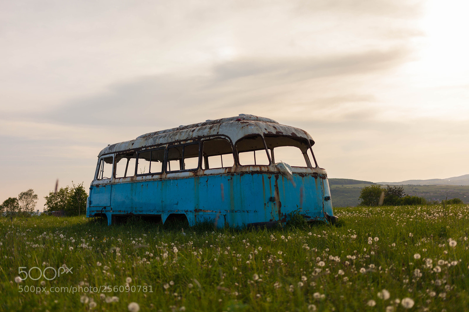 Canon EOS 5D Mark II sample photo. Rusty bus photography