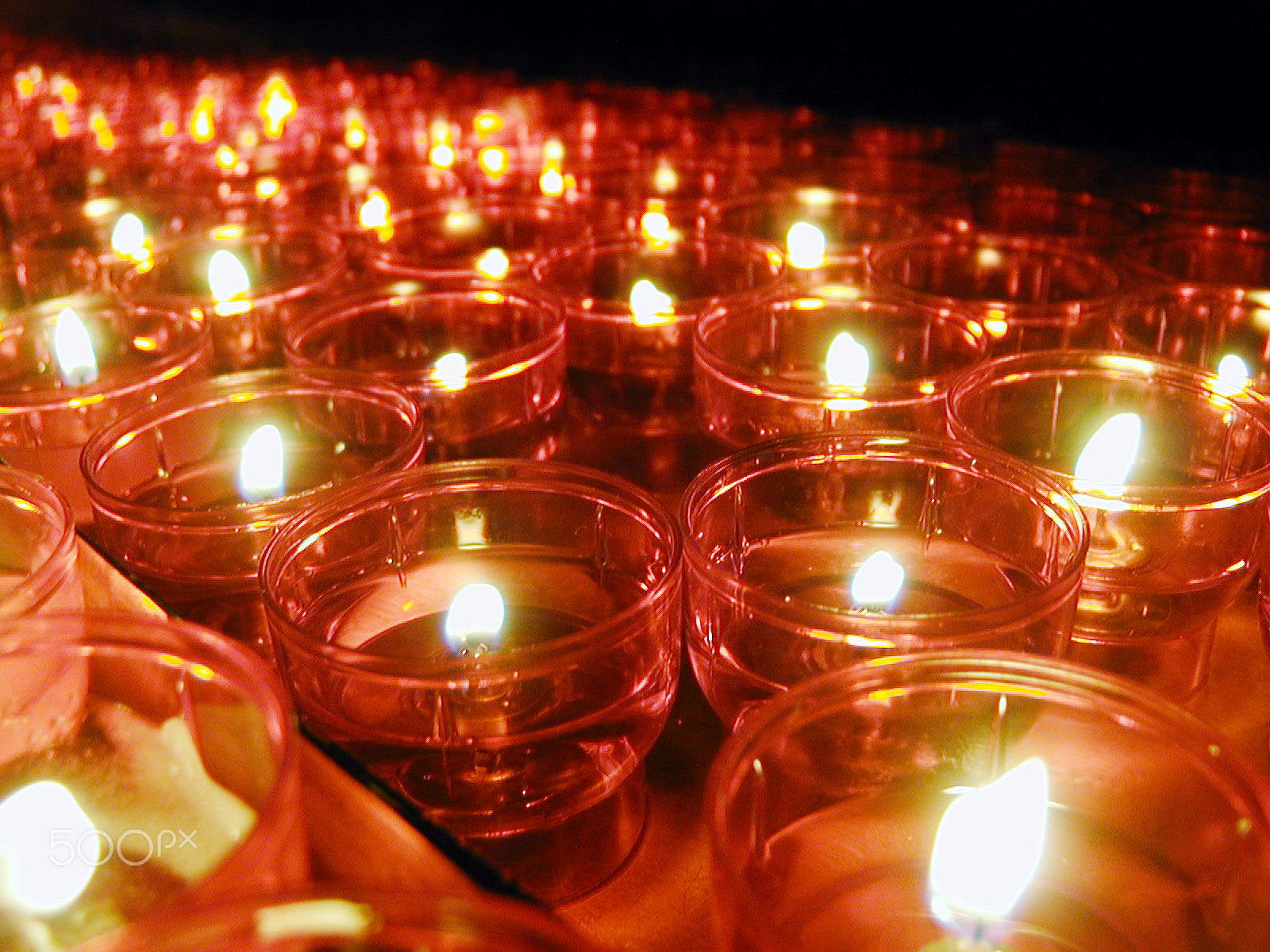 Olympus C2000Z sample photo. Candles in a church photography