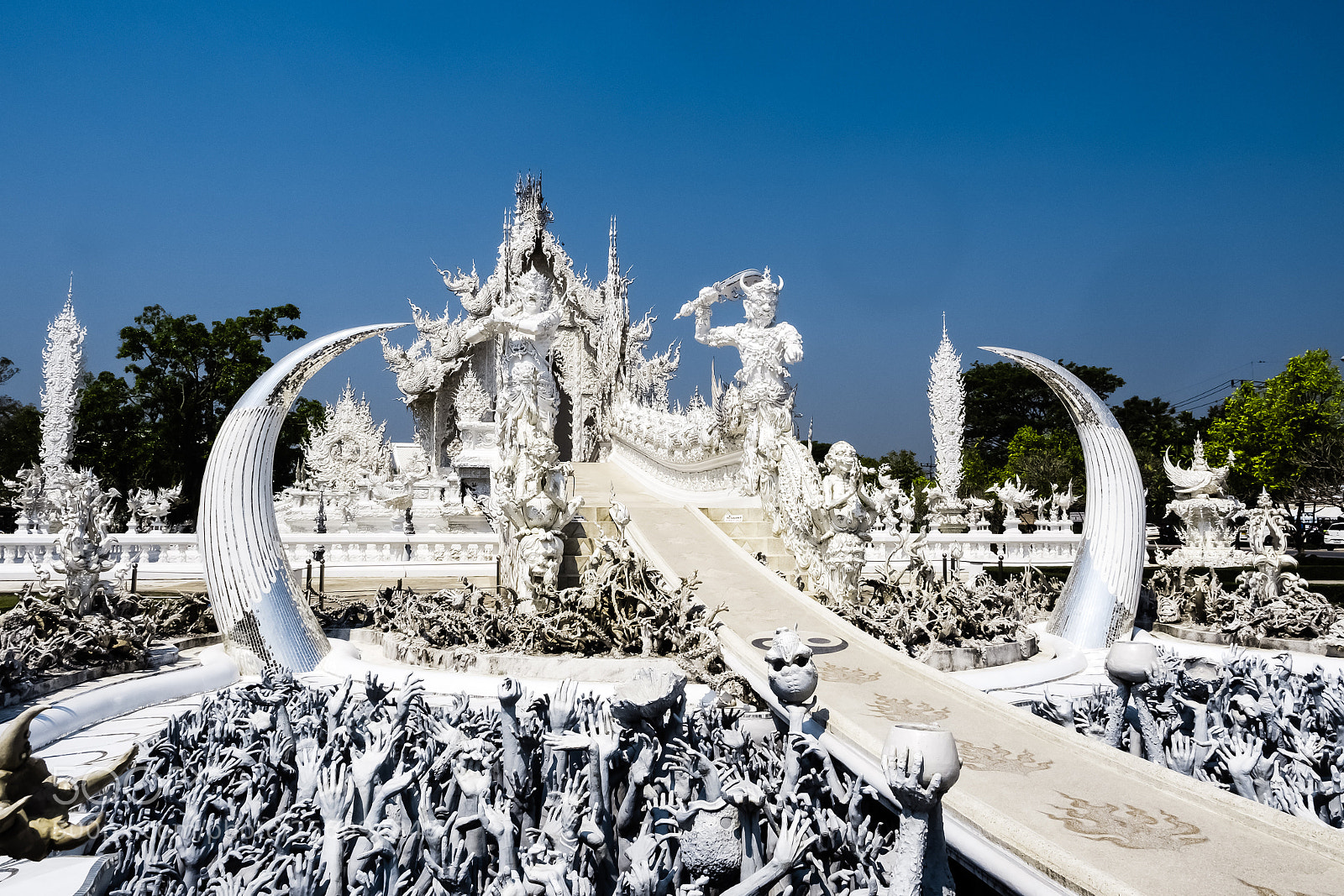 Olympus OM-D E-M5 sample photo. White temple, chiang rai photography