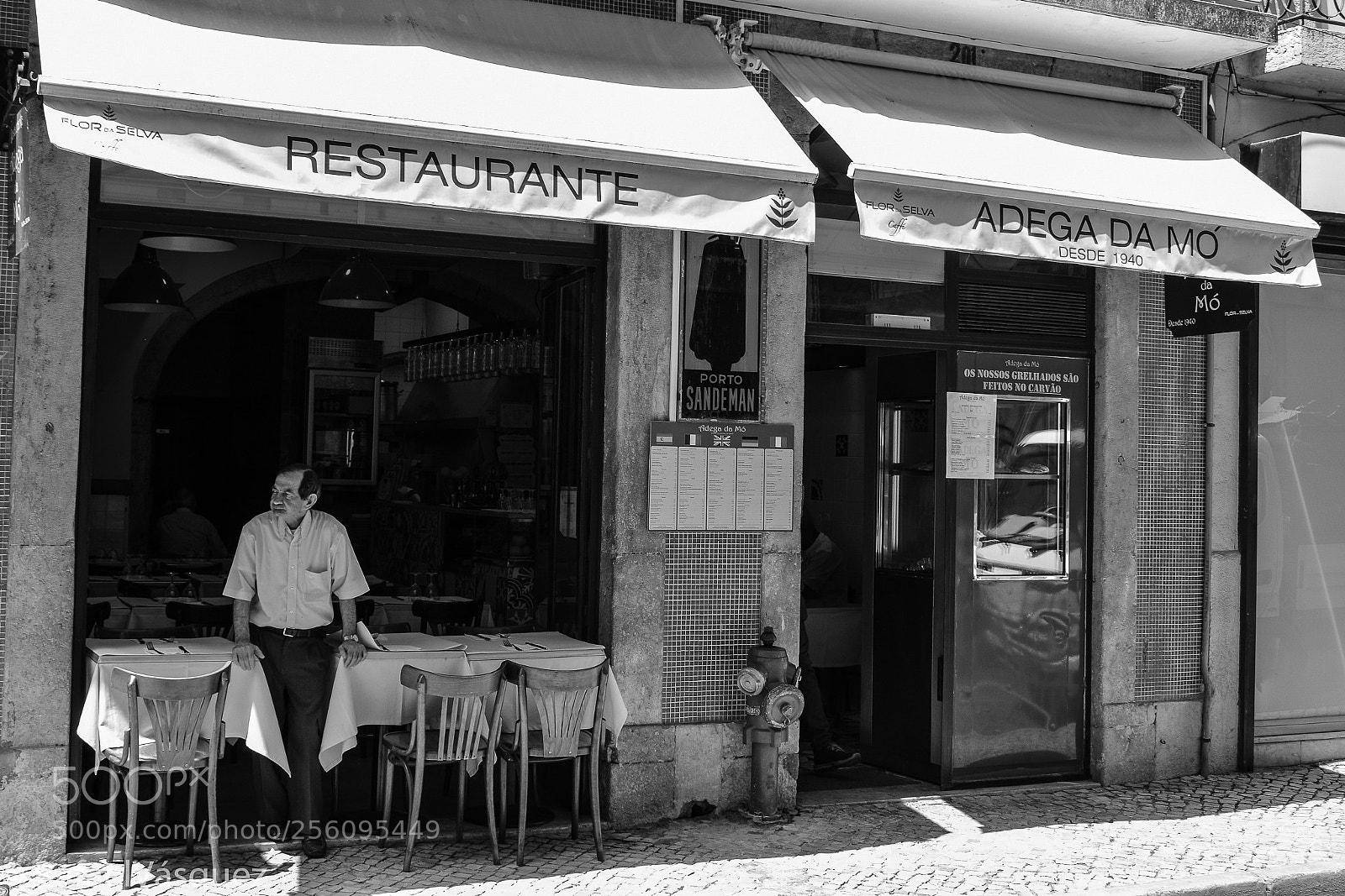 Nikon D3300 sample photo. Esperando a los clientes photography