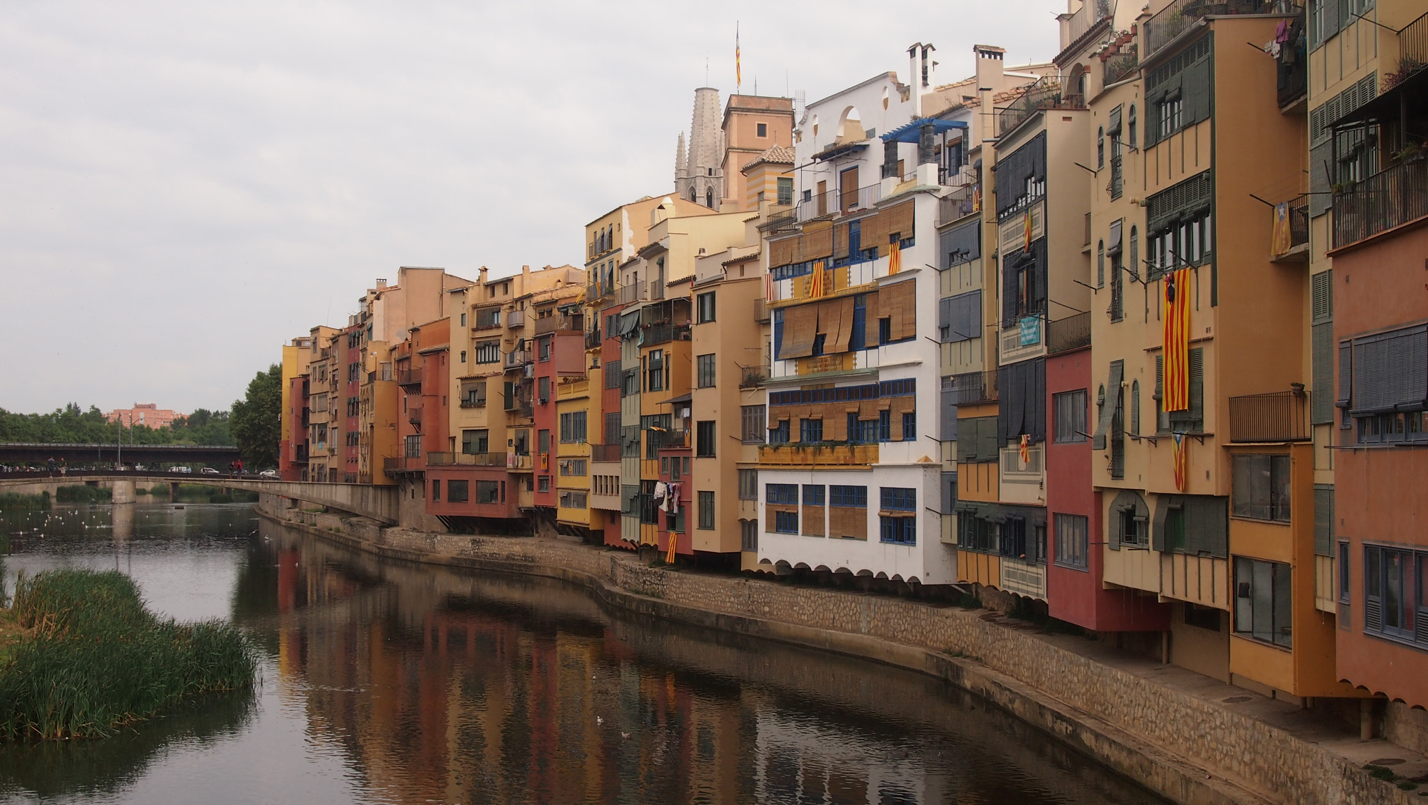 Olympus PEN E-PM1 sample photo. Gerona photography