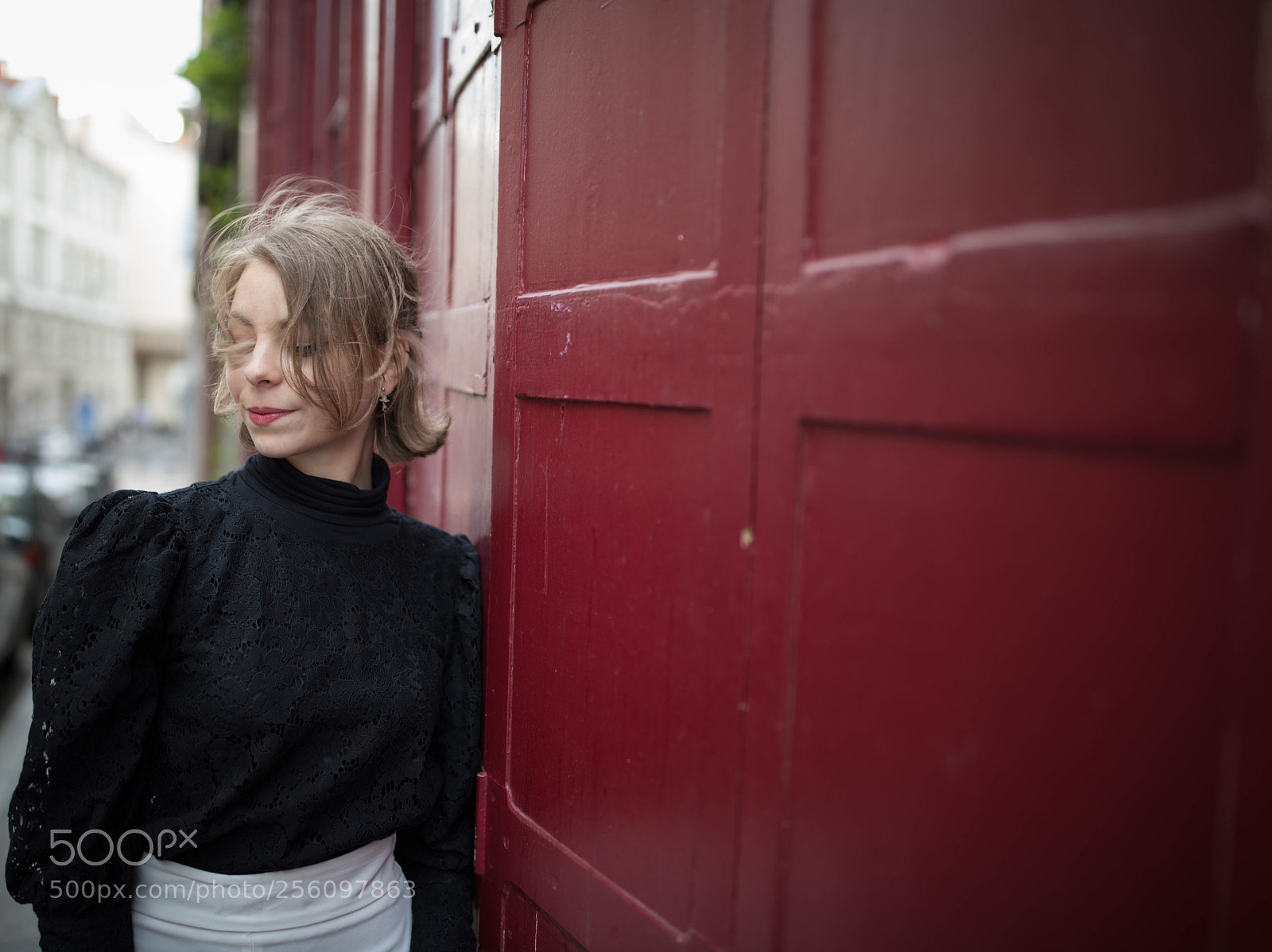 Canon EOS 5D Mark IV sample photo. Lost in her thoughts photography